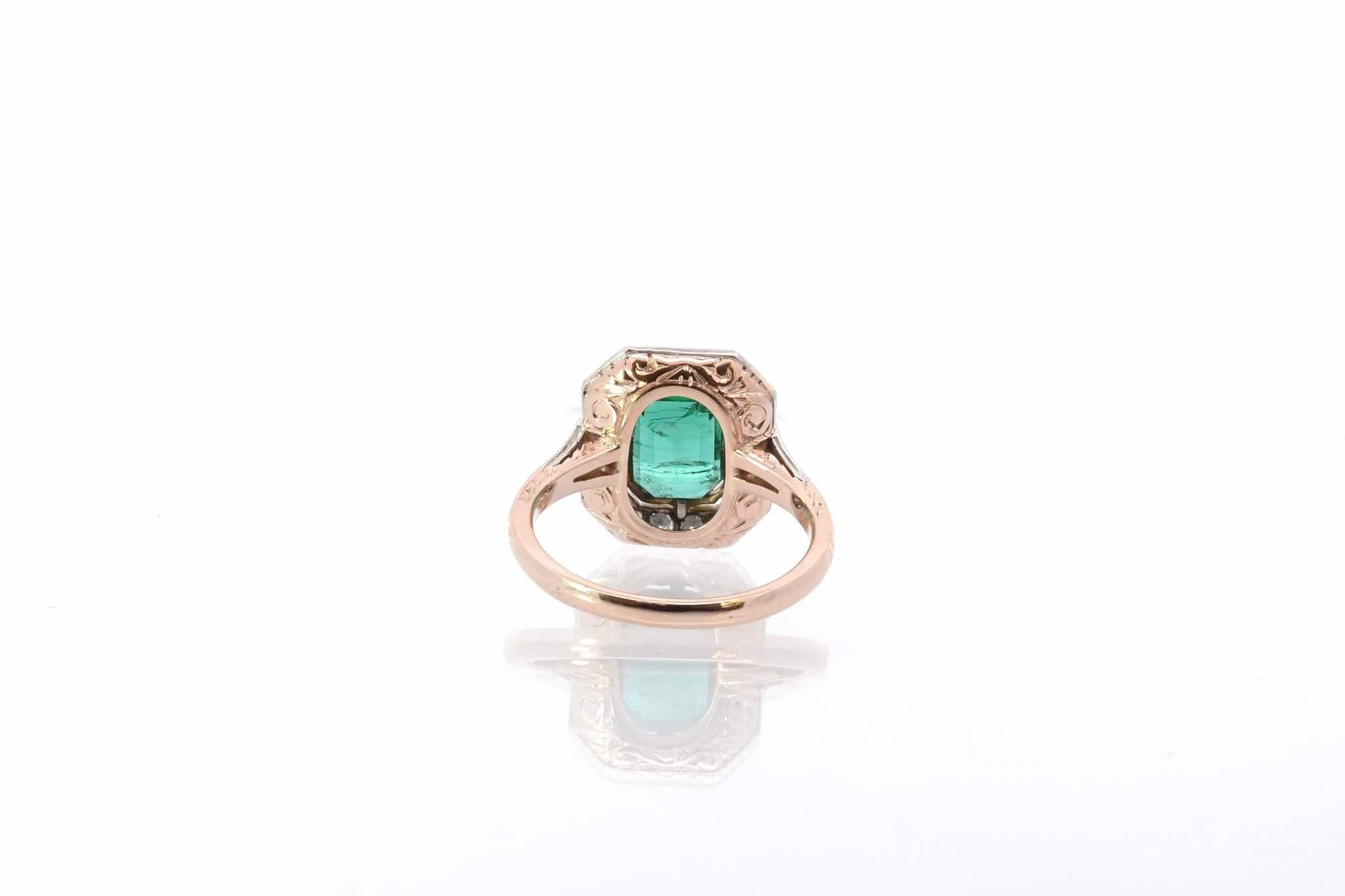 Women's or Men's Emerald and diamonds ring in platine and rose gold For Sale