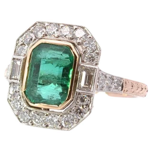 Emerald and diamonds ring in platine and rose gold For Sale