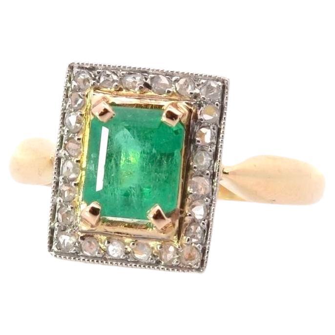 Emerald and diamonds roses ring in 18k gold and platinum For Sale