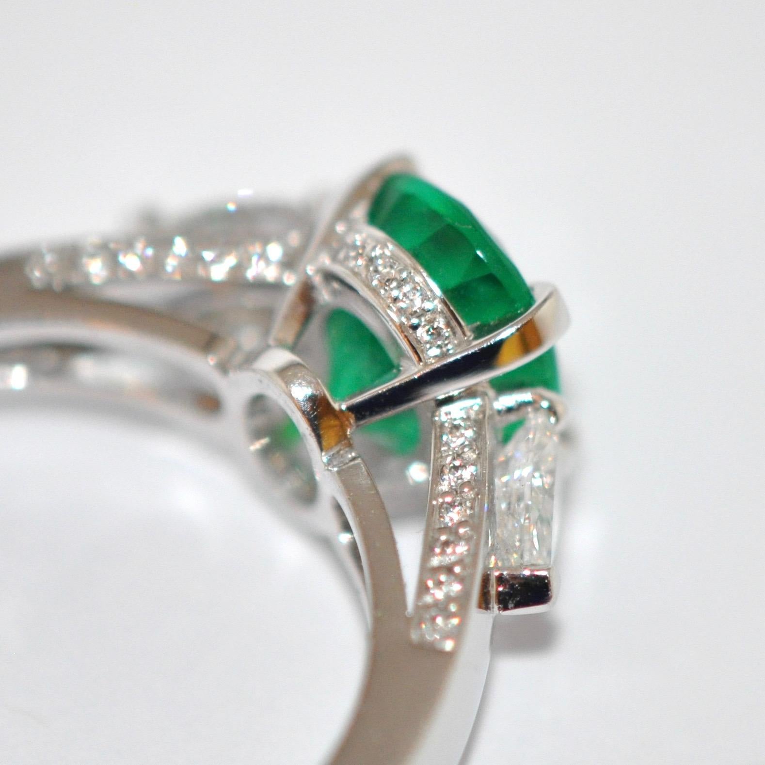 Modern Emerald and Diamonds White Gold Ring