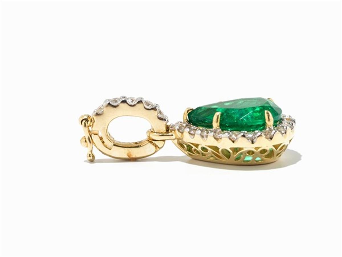 Art Deco Emerald and Diamonds Pendent, 18 Karat Gold