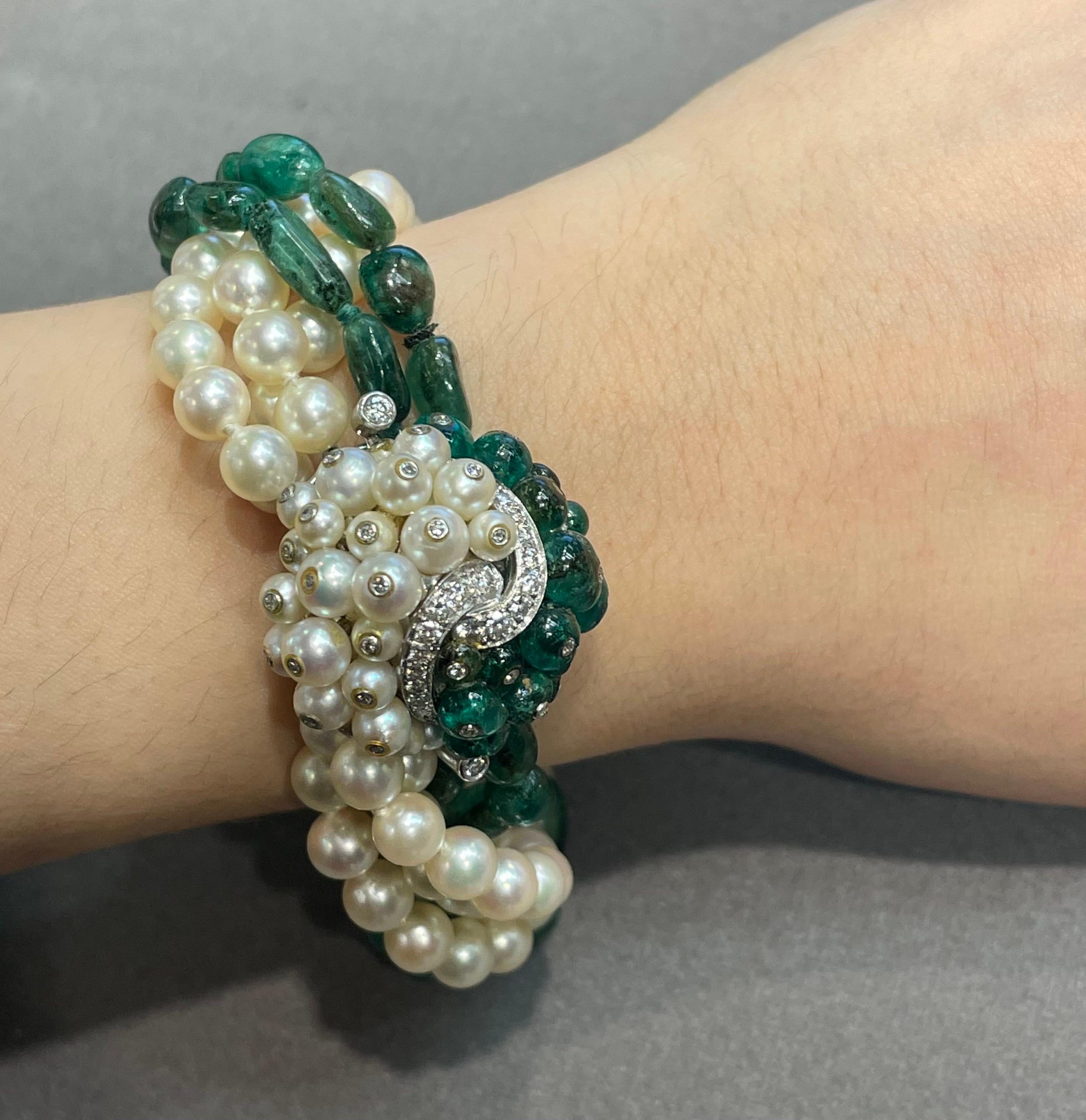 Smaragd und Perlen Torsade Perlenarmband 

Ein Torsade-Armband mit Smaragdperlen und Zuchtperlen, die mit Diamanten im Rundschliff verziert sind.

Die Perlen sind etwa 6.40 mm groß.
Ungefähre Länge (ungezwirnt): 9