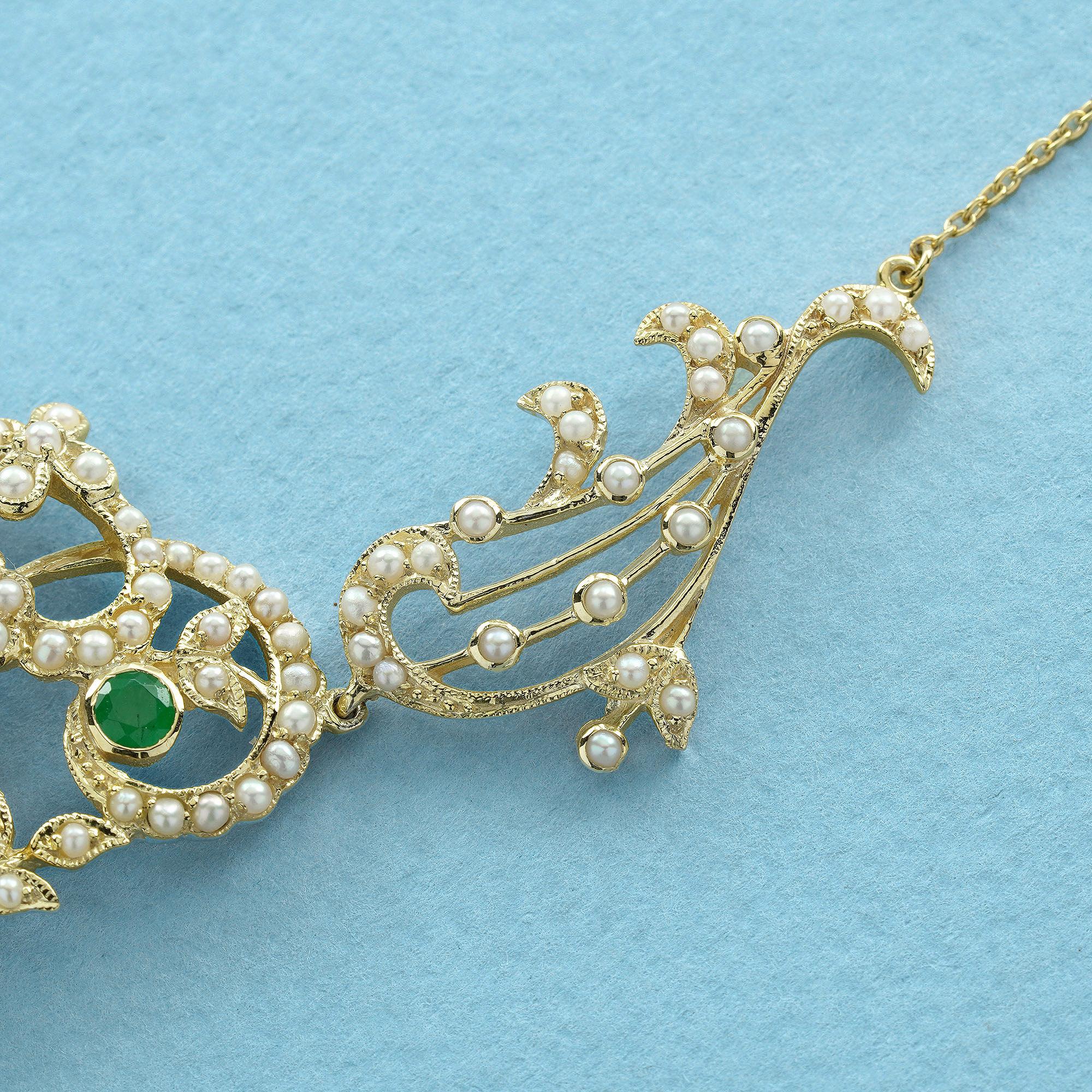 Smaragd und Perle Victorian Style Floral Halskette  In 14 Karat Gelbgold (Edwardian) im Angebot