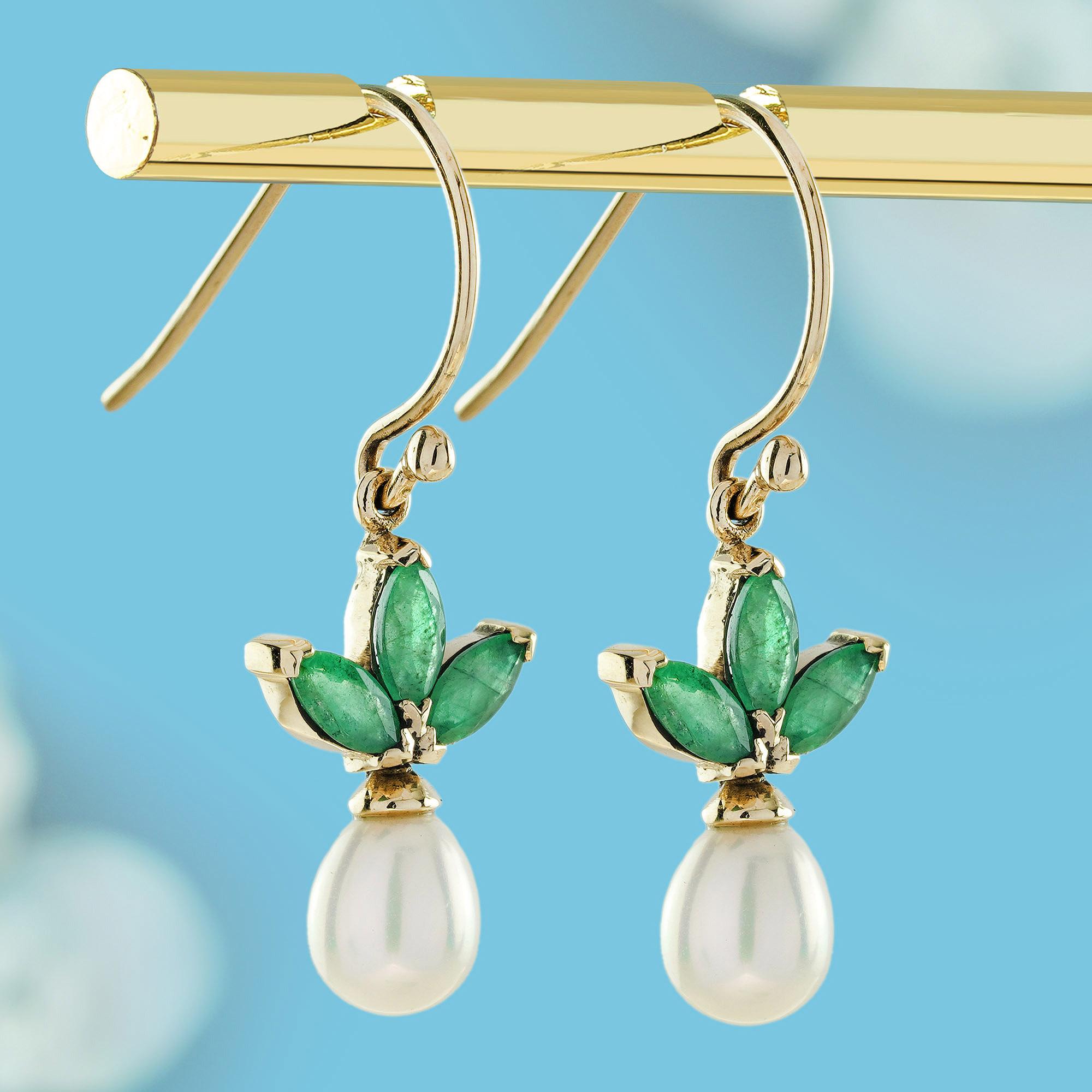 Pendientes Mariposa Estilo Vintage Esmeralda y Perla en Oro Macizo de 9 K Eduardiano en venta
