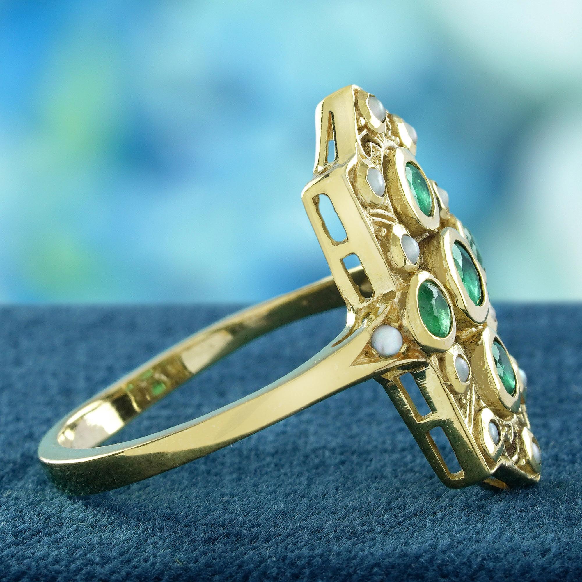 Taglio rotondo Smeraldo e perla in stile vintage  Anello Cocktail in oro giallo massiccio 14K in vendita