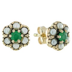 Smaragd- und Perlen-Cluster-Ohrstecker im Vintage-Stil aus massivem 9K Gold mit Blumenmuster