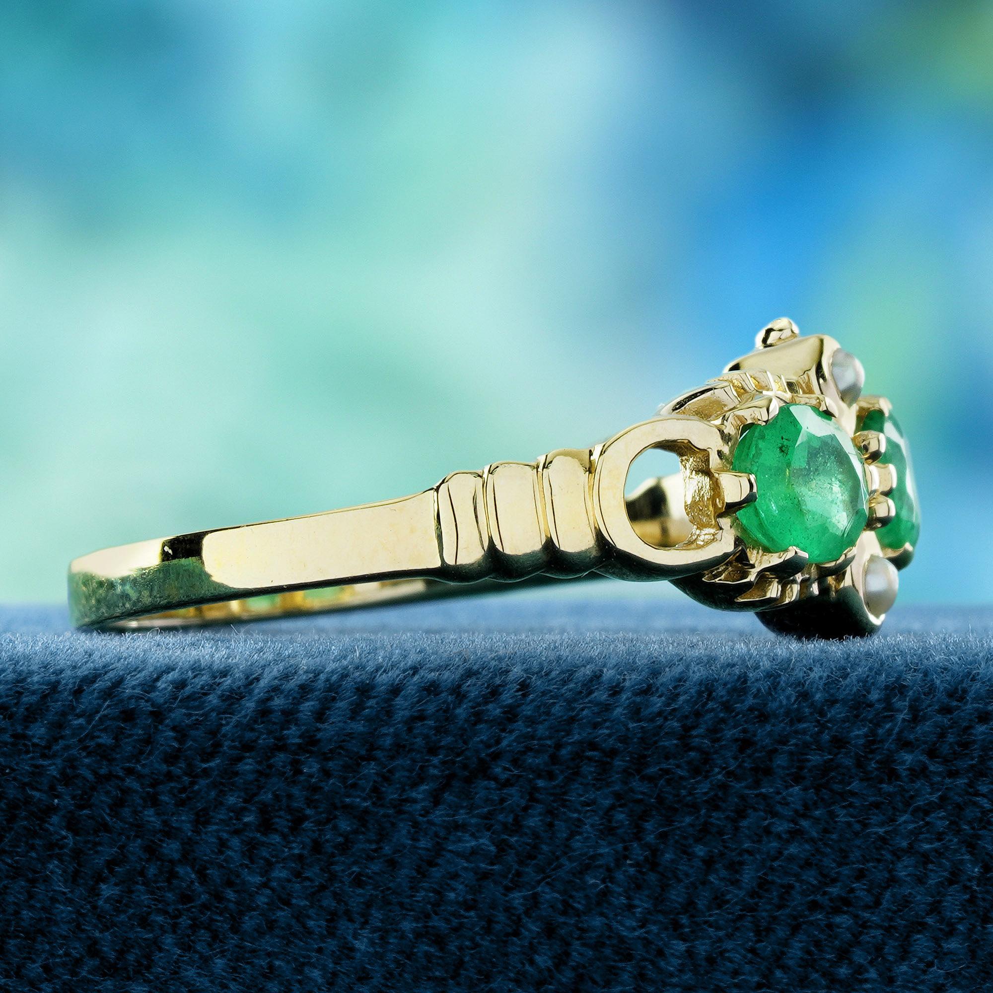 Smaragd und Perle Vintage-Stil im Vintage-Stil  Ring aus massivem 9K Gelbgold (Ovalschliff) im Angebot