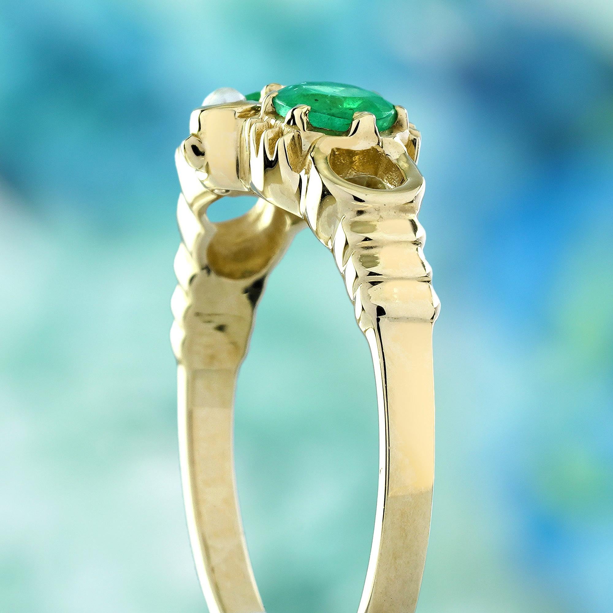 Smaragd und Perle Vintage-Stil im Vintage-Stil  Ring aus massivem 9K Gelbgold Damen im Angebot