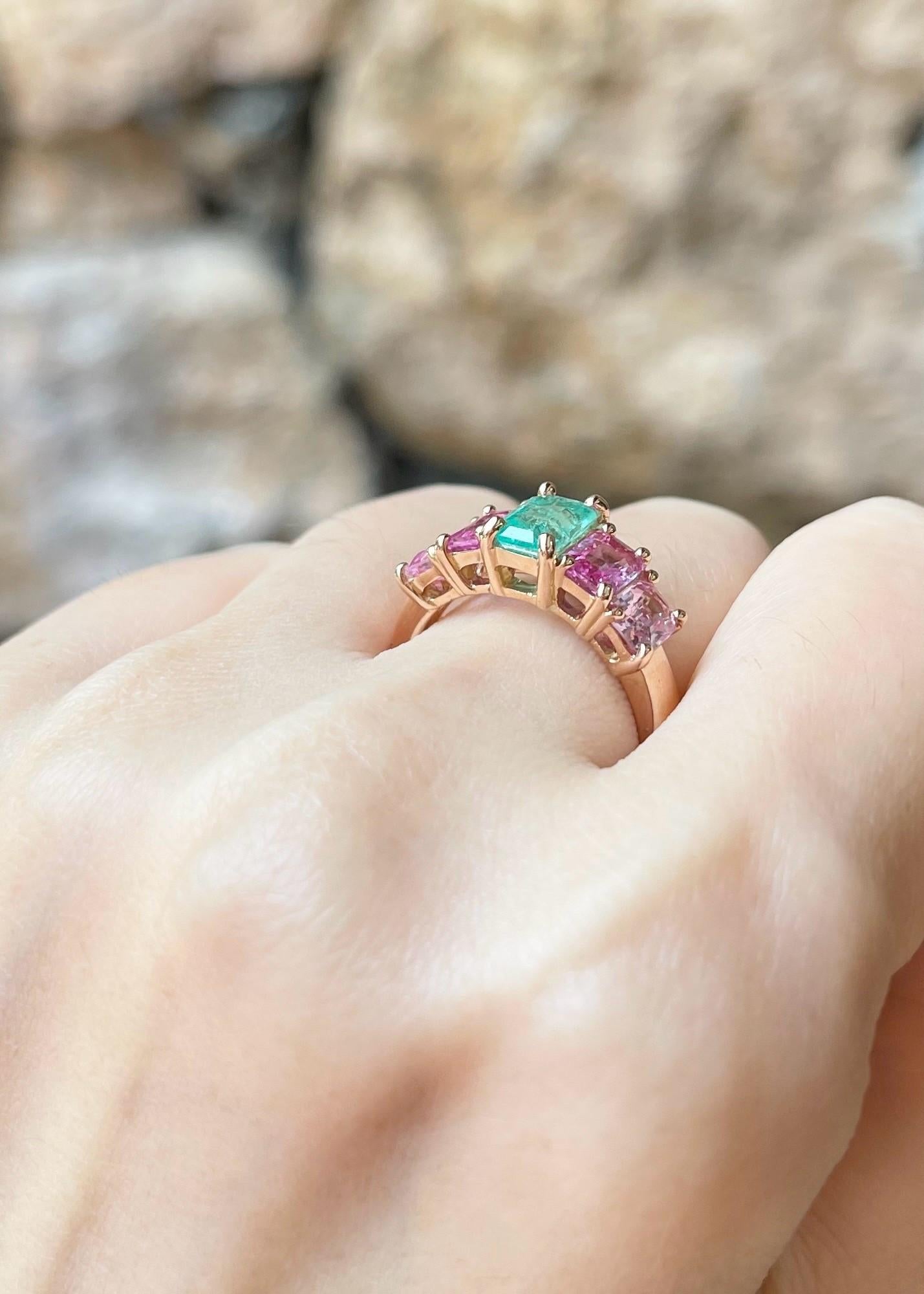 Contemporaneo Anello con smeraldo e zaffiro rosa incastonato in oro rosa 18 carati in vendita