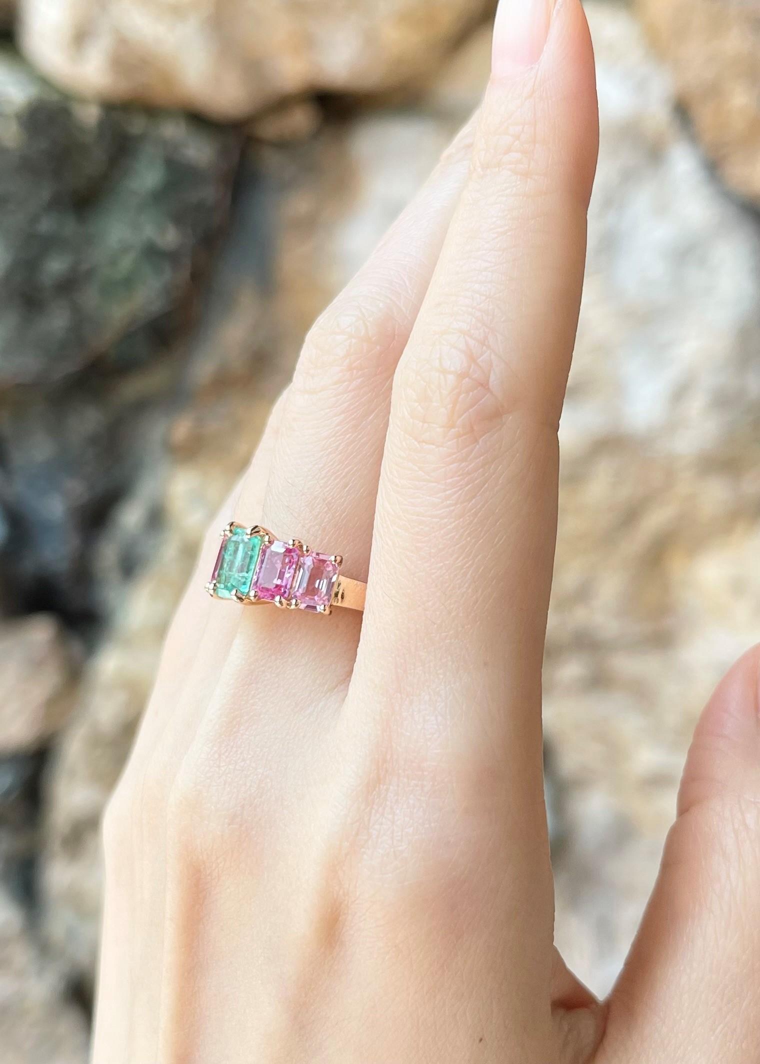 Taglio smeraldo Anello con smeraldo e zaffiro rosa incastonato in oro rosa 18 carati in vendita