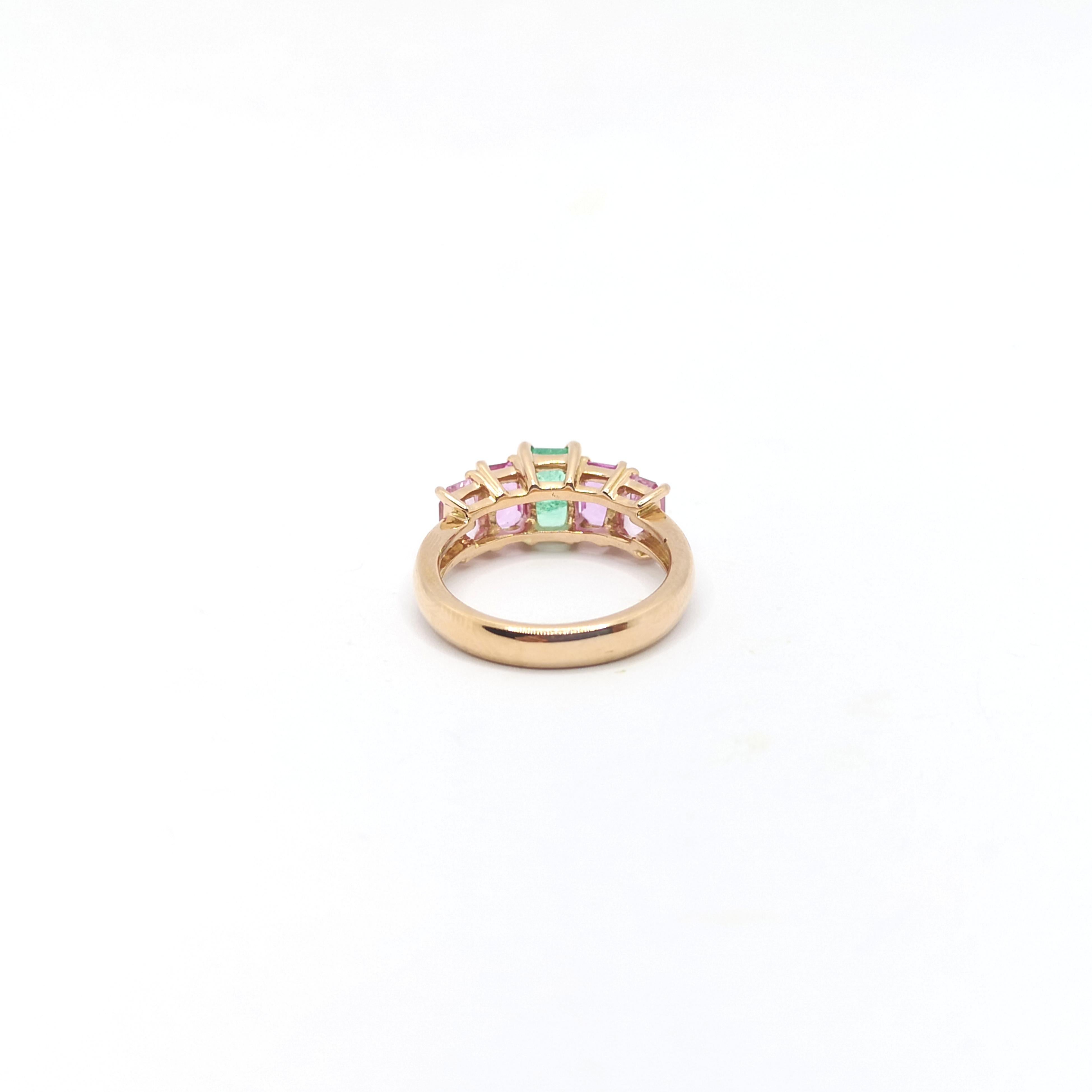 Anello con smeraldo e zaffiro rosa incastonato in oro rosa 18 carati in vendita 3