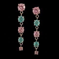 Pendientes colgantes de esmeralda y turmalina rosa con oro de 14k