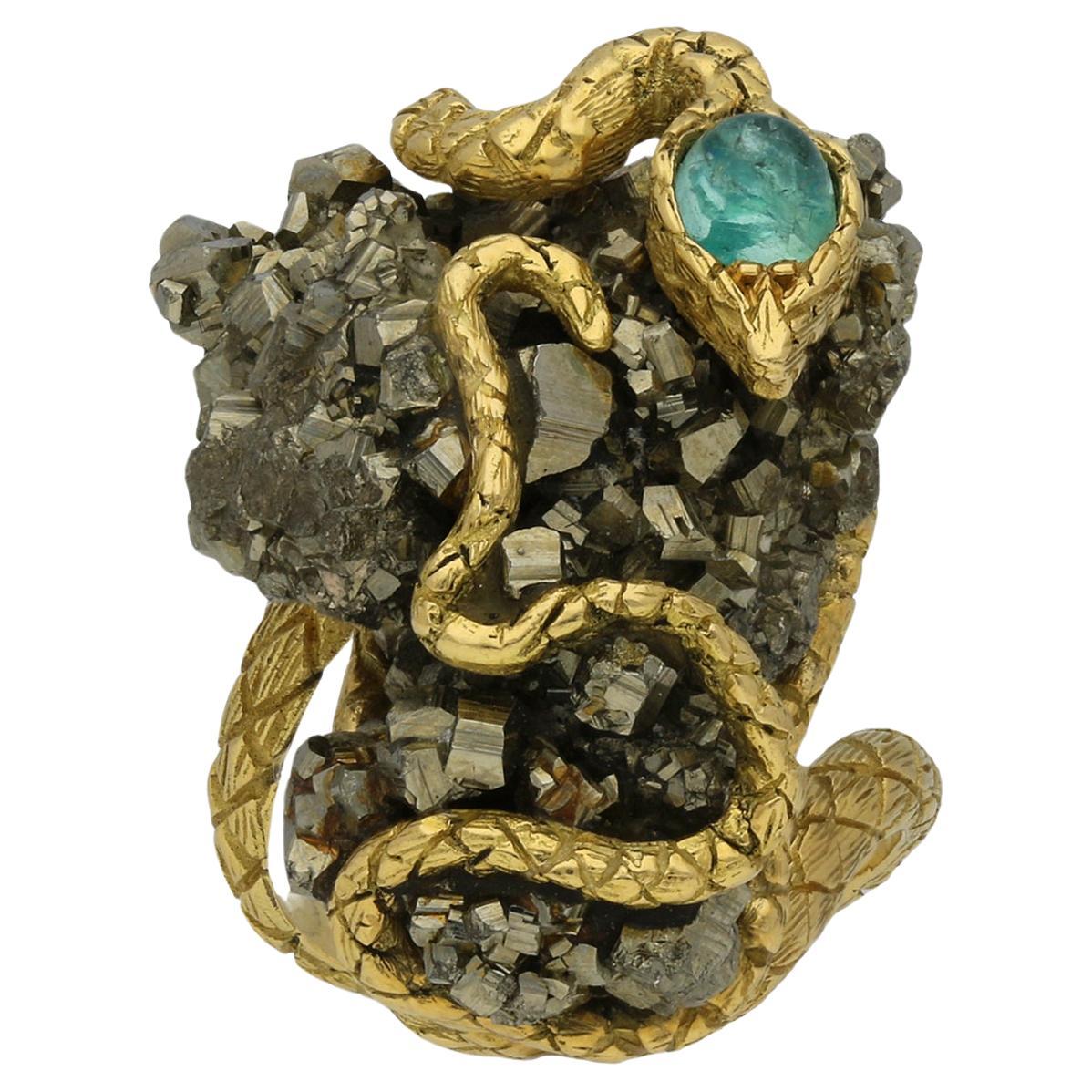 Emerald and pyrite snake ring, French, circa 1960. For Sale