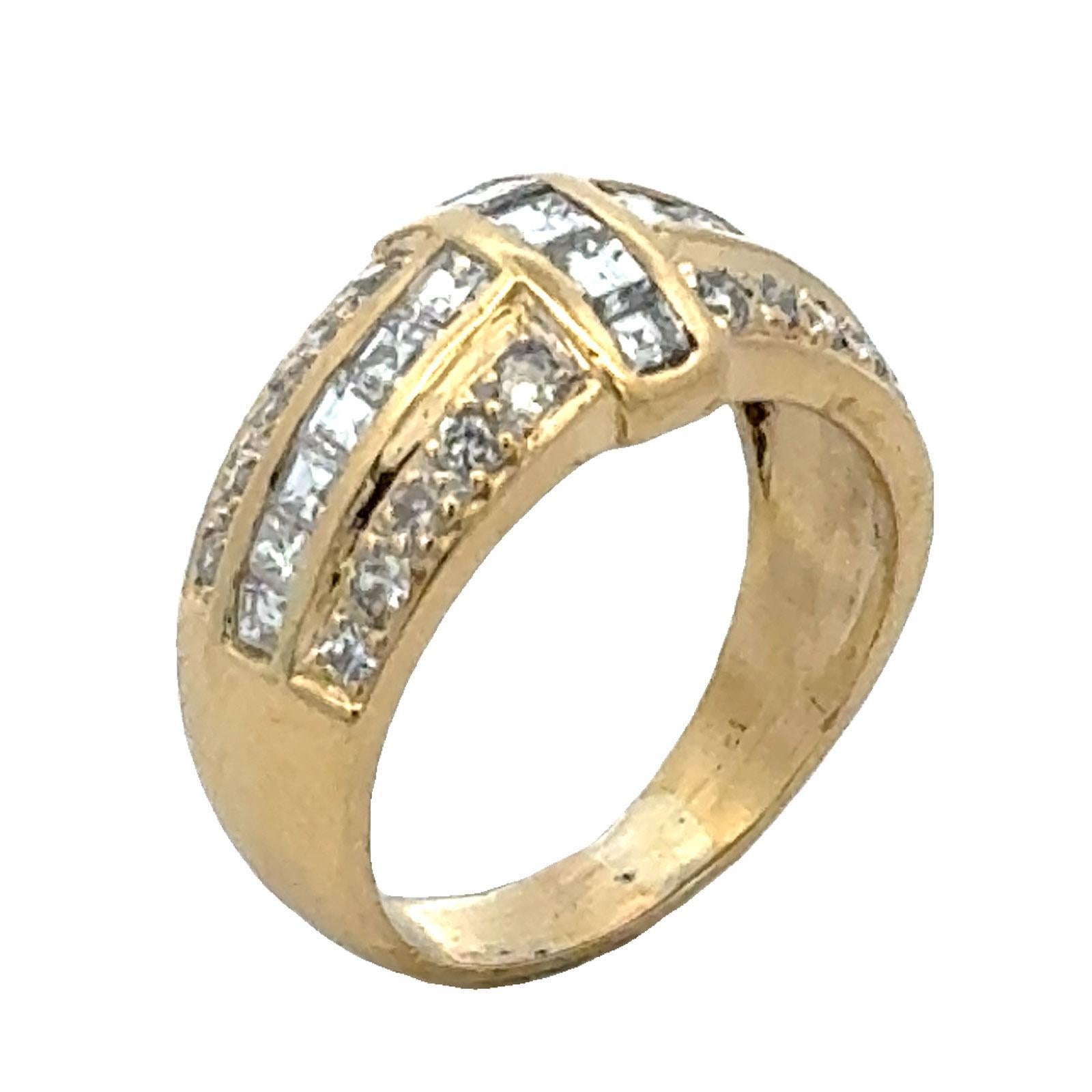 Esmeralda y diamante redondo talla brillante 18KYG Anillo de Aniversario de Boda en Excelente Estado en Boca Raton, FL