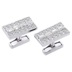 5.62 Carats Emerald and Round Brilliant Cut Diamond Cufflinks, 18 karat gold