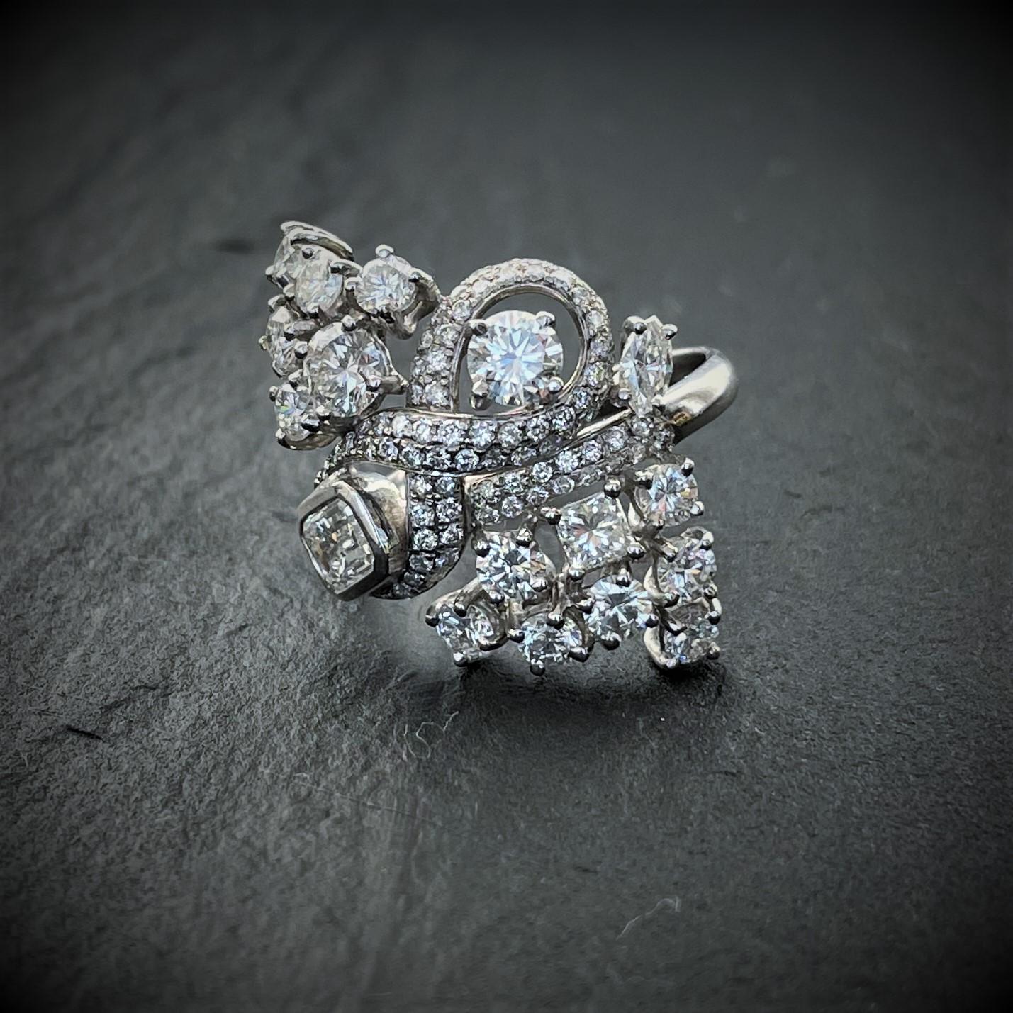 Rosior one-off Diamond Cocktail Ring set in Platinum and White Gold In New Condition For Sale In Porto, PT