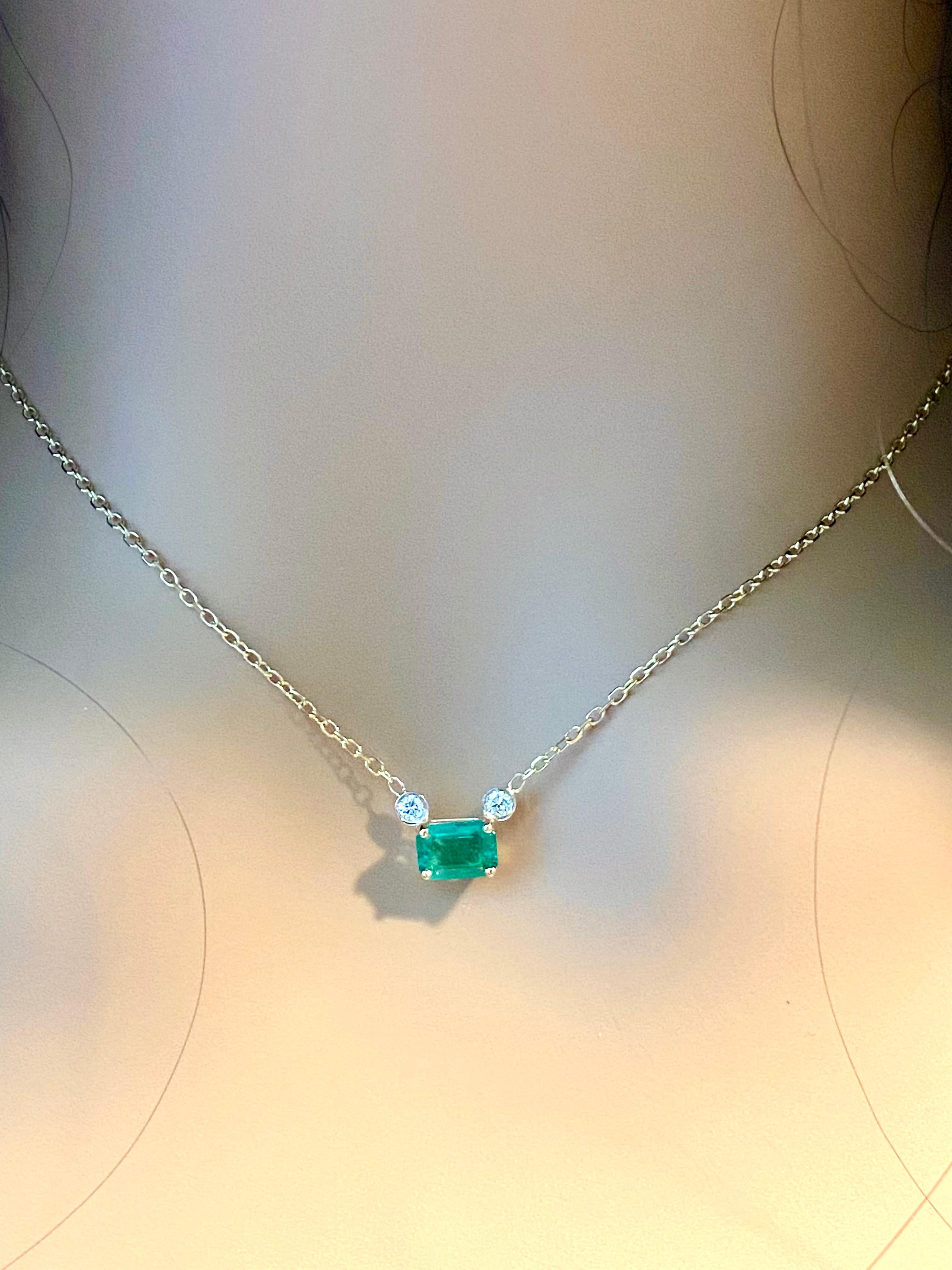 Emerald and Round Diamond Yellow Gold Drop Pendant Necklace For Sale 4