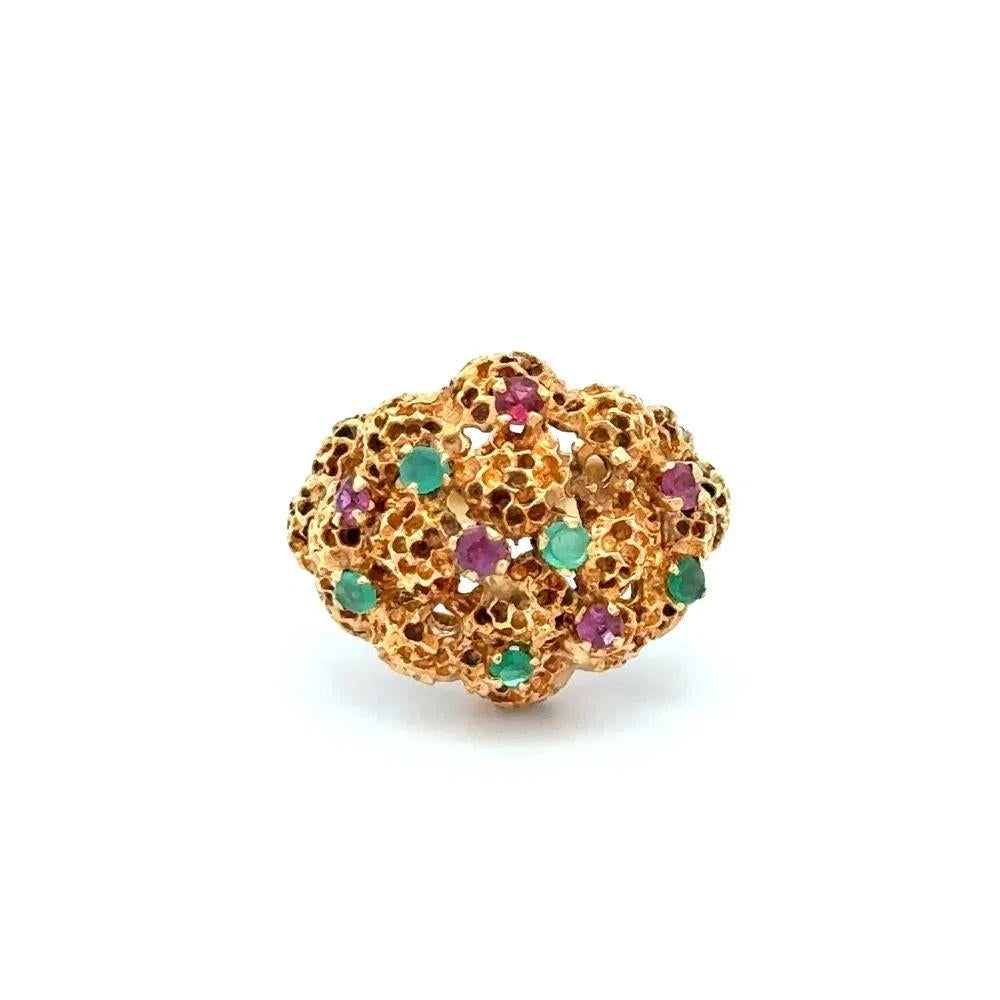 Moderniste Bague Vintage à dôme en or et pépites d'émeraude et de rubis en vente