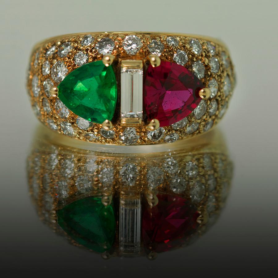 Ring mit Smaragd und Rubin für Damen oder Herren im Angebot