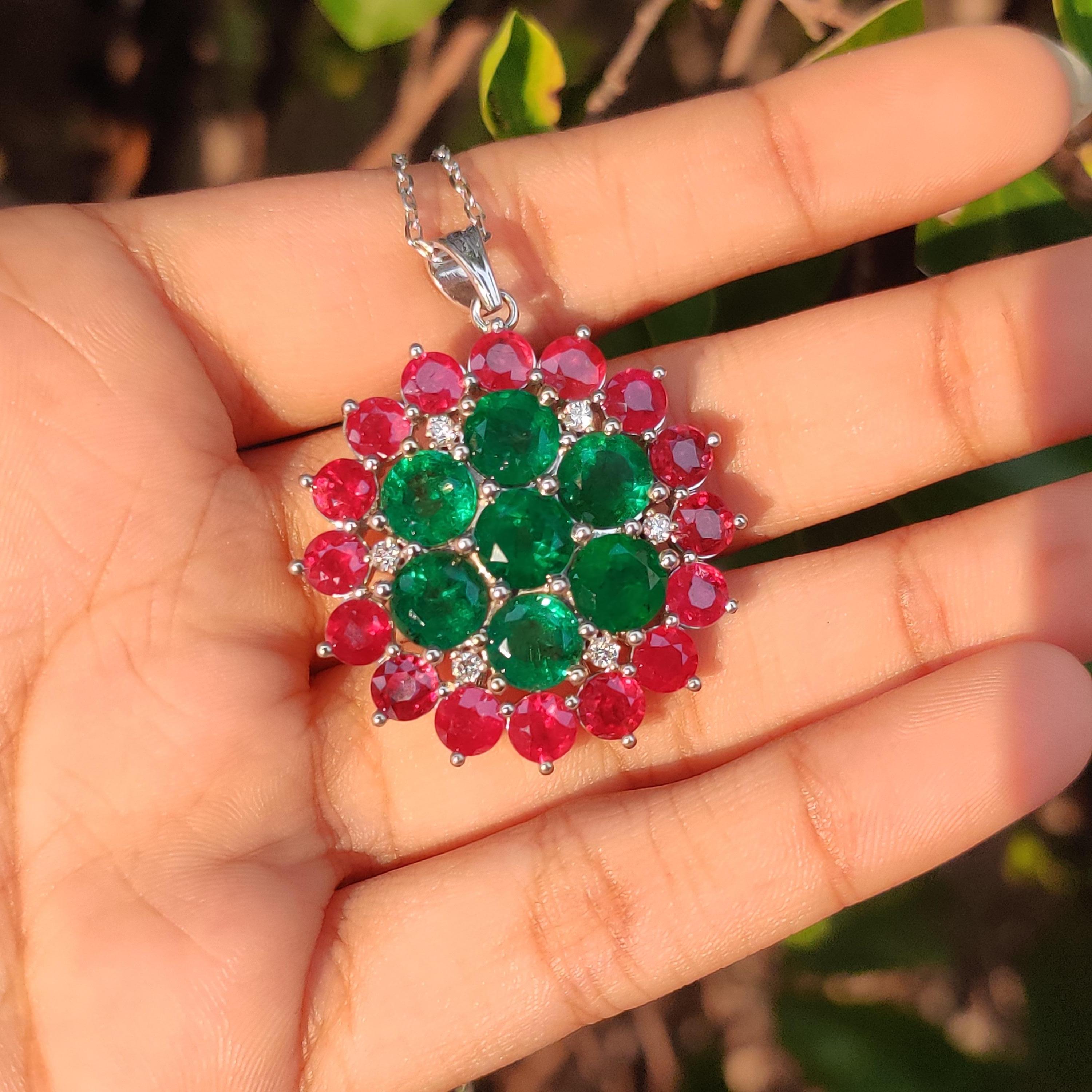 Round Cut 7.41 Ct Emerald, 6.94 Ct Ruby & 0.2 Ct Diamond studded Statement Pendant For Sale