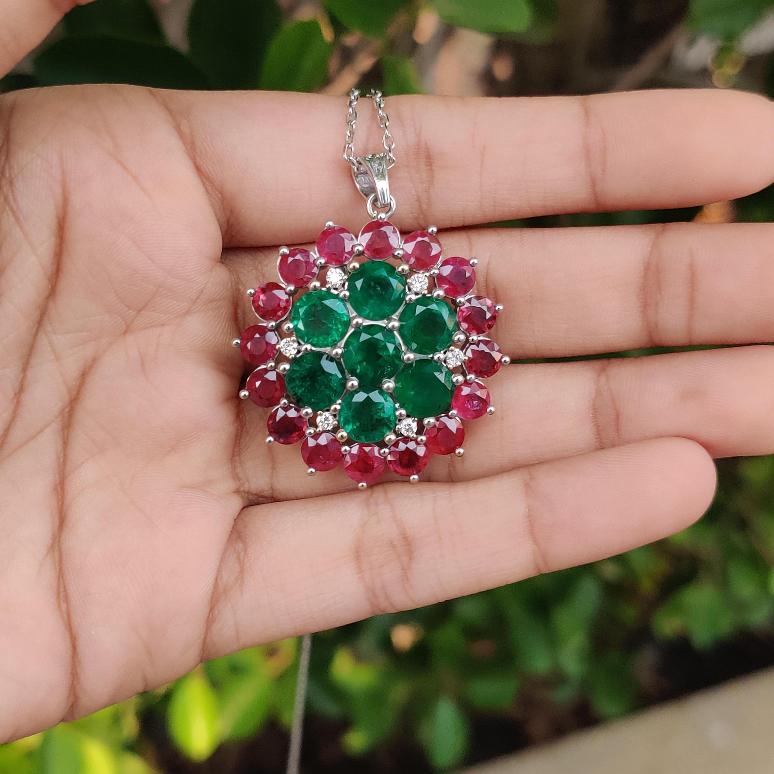 7.41 Ct Emerald, 6.94 Ct Ruby & 0.2 Ct Diamond studded Statement Pendant In New Condition For Sale In Bangkok, TH