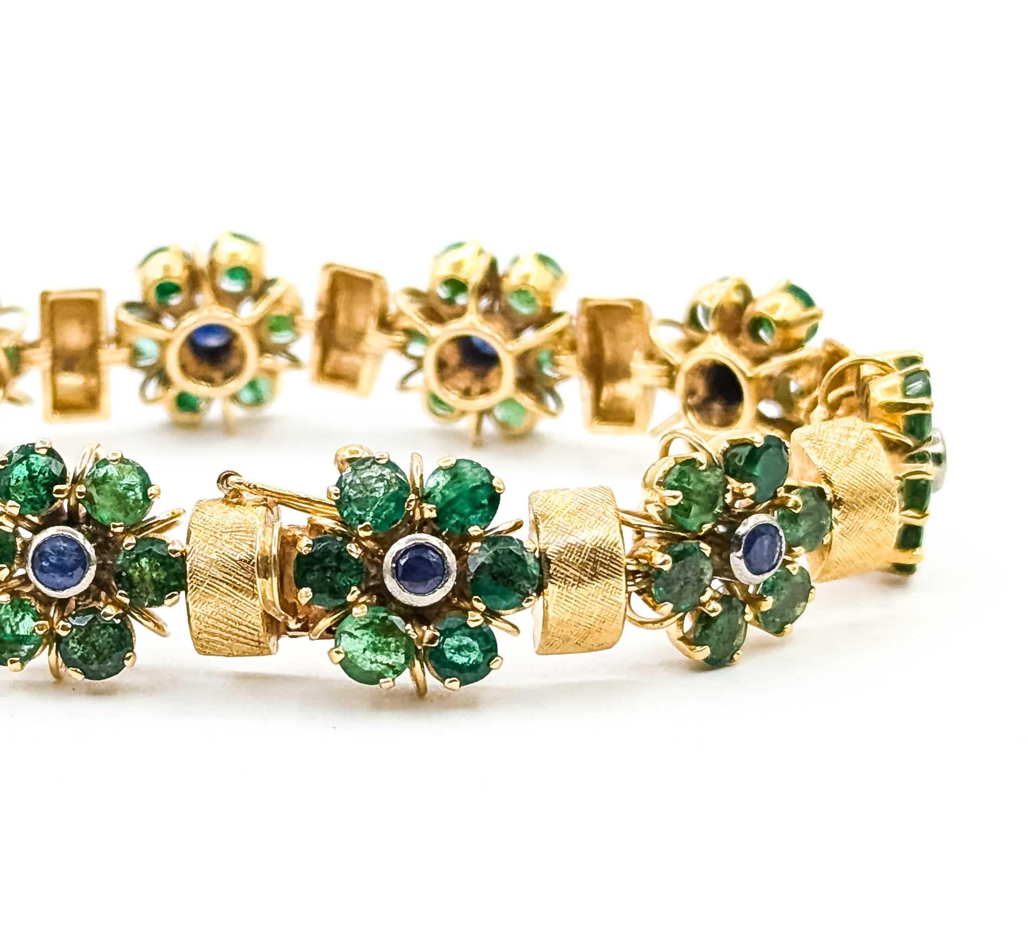 Bracelet en or jaune 18k avec émeraudes et saphirs Pour femmes en vente