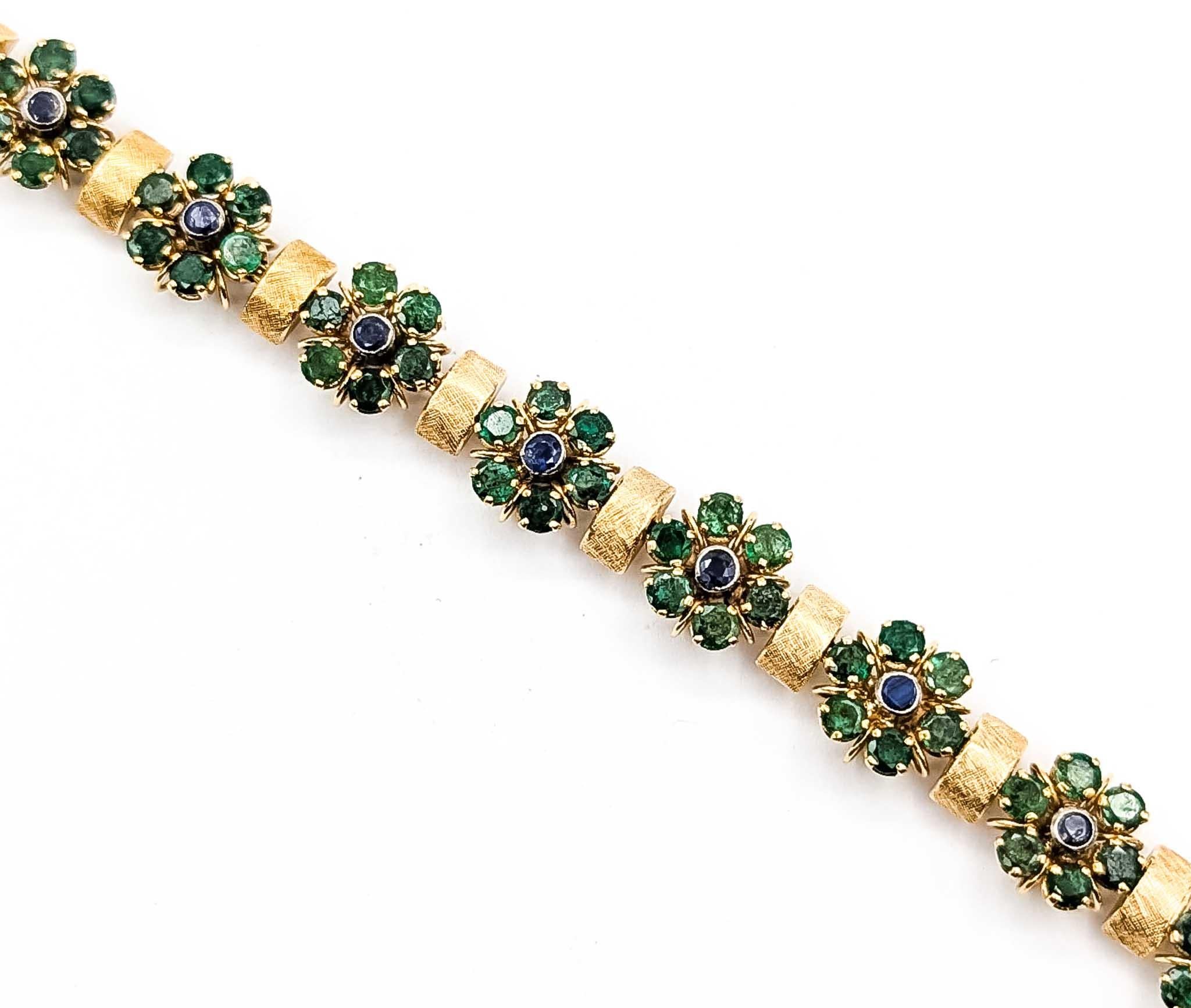 Bracelet en or jaune 18k avec émeraudes et saphirs en vente 1
