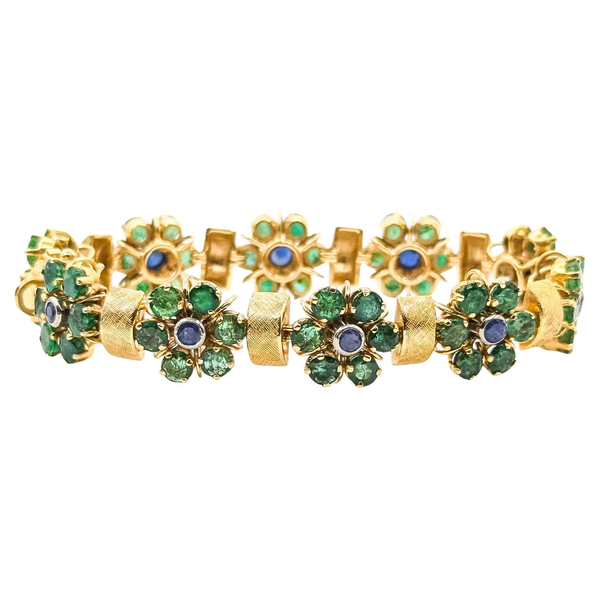 Bracelet en or jaune 18k avec émeraudes et saphirs en vente