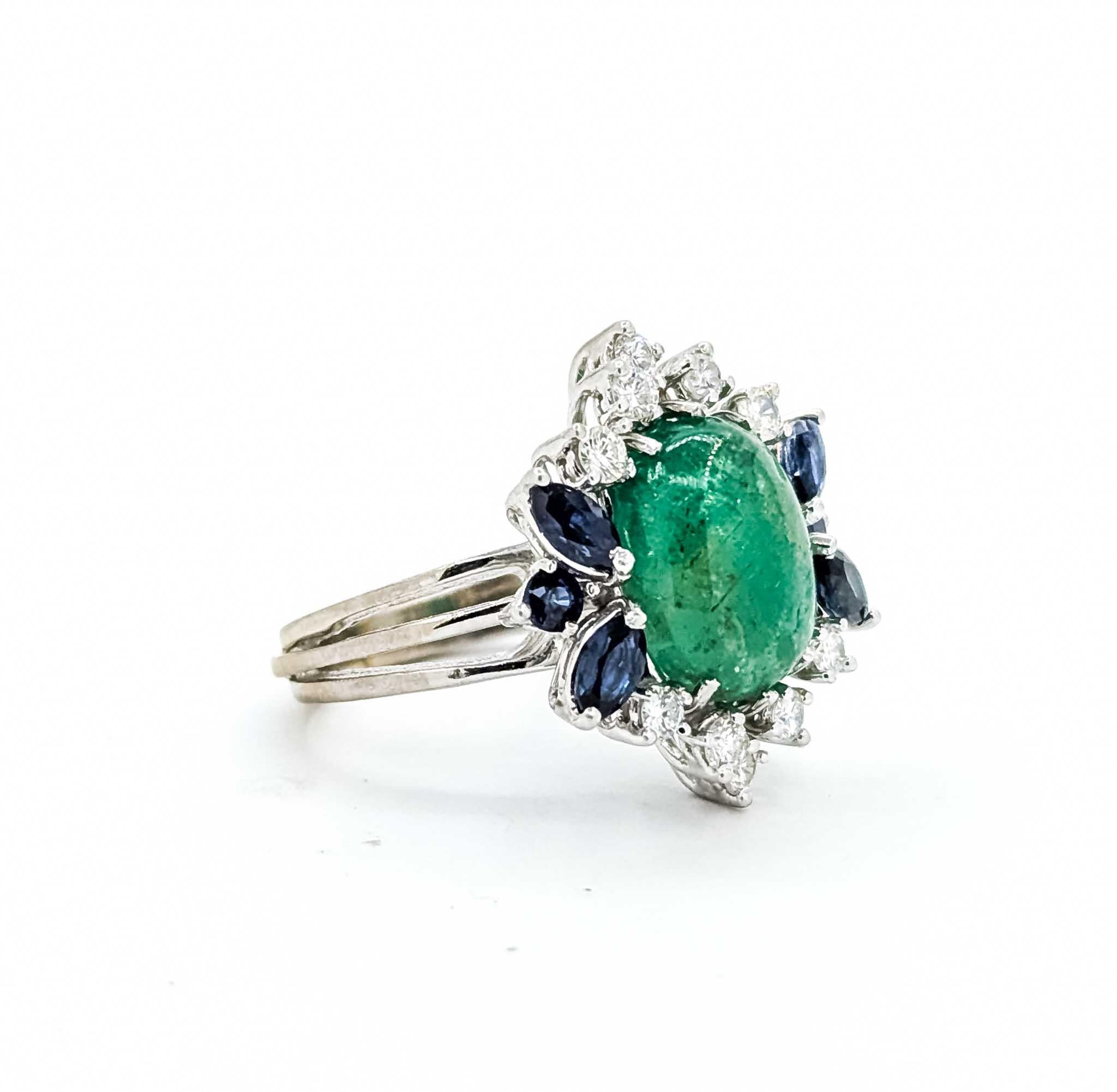 Bague en or blanc 14k avec émeraude et saphir

Whiting, cette bague exquise en or blanc 14k est ornée d'une magnifique émeraude de 4,80 carats entourée de diamants étincelants totalisant 0,30 carat et complétée par des saphirs de 0,84 carat. La