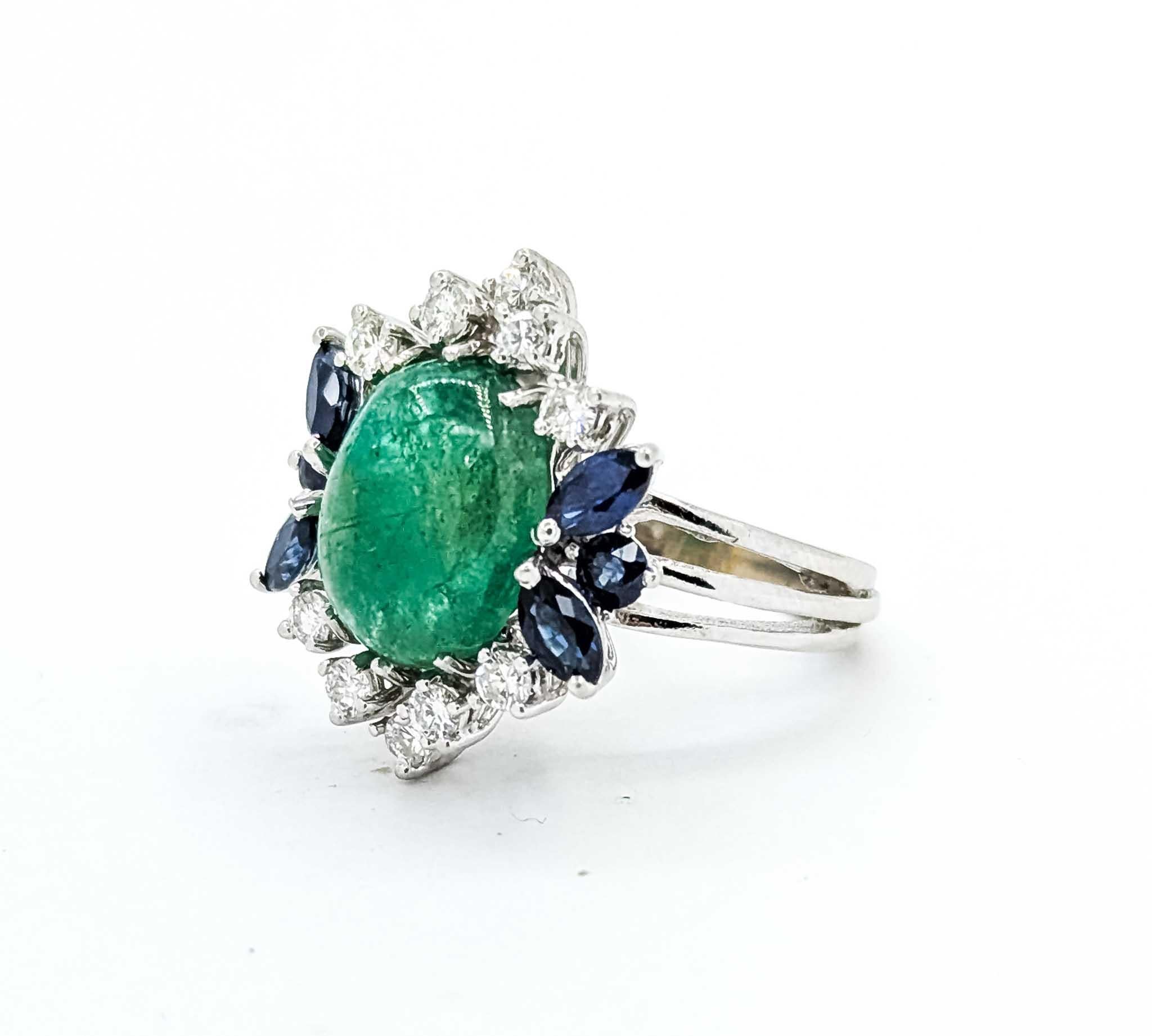 Contemporain Bague en or blanc 14k avec émeraude et saphir en vente
