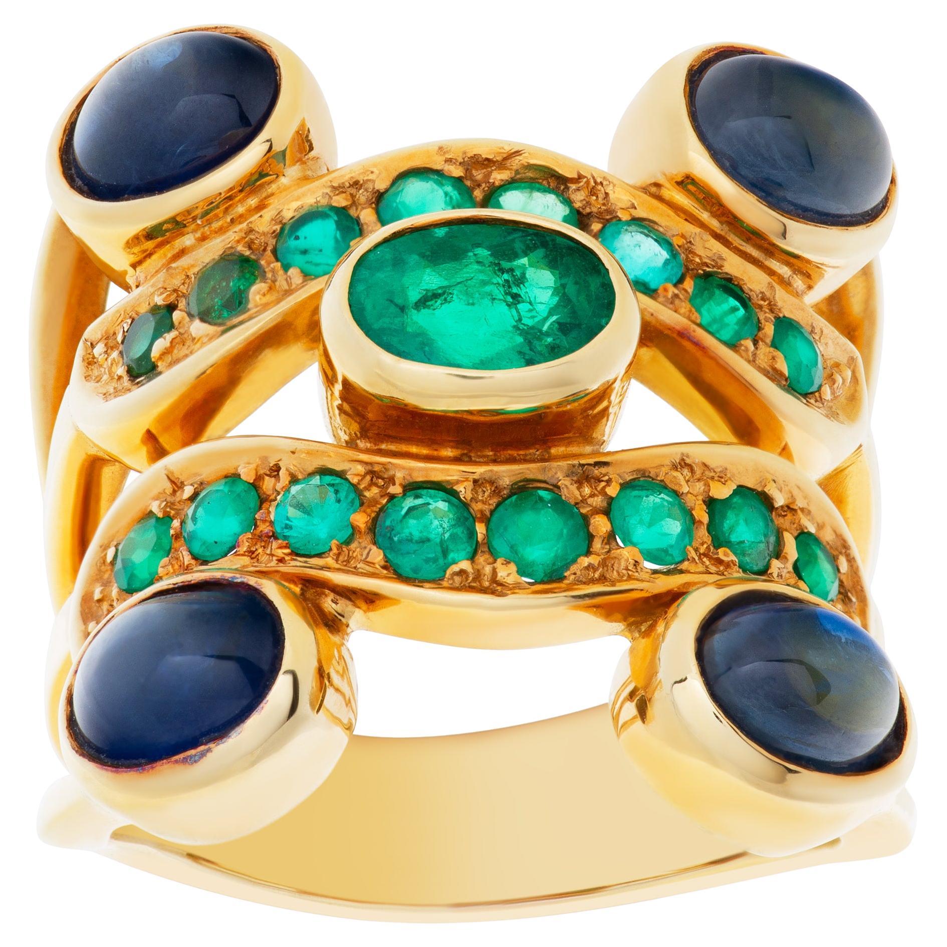 Ring mit Smaragd und Saphir aus 18 Karat Gelbgold