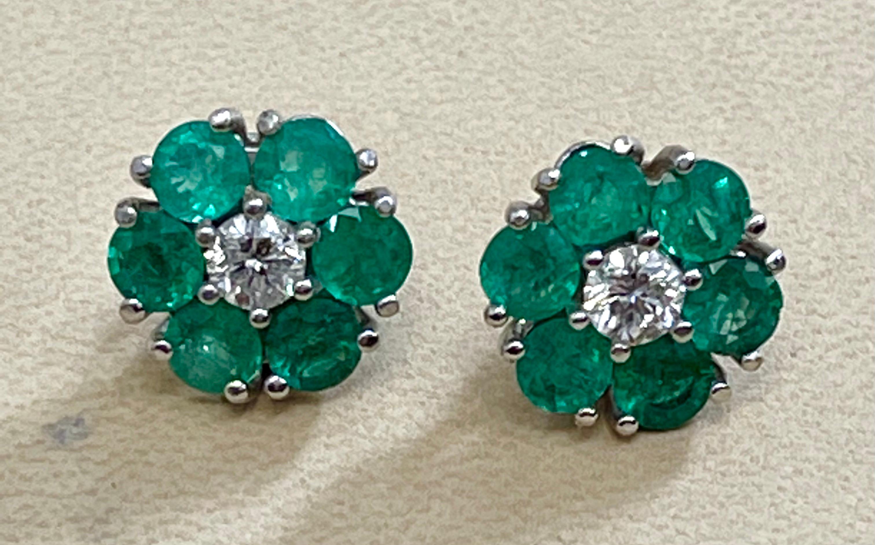 Emerald and Solitaire Diamonds Flower Post Earrings 14 Karat White Gold In Excellent Condition In New York, NY