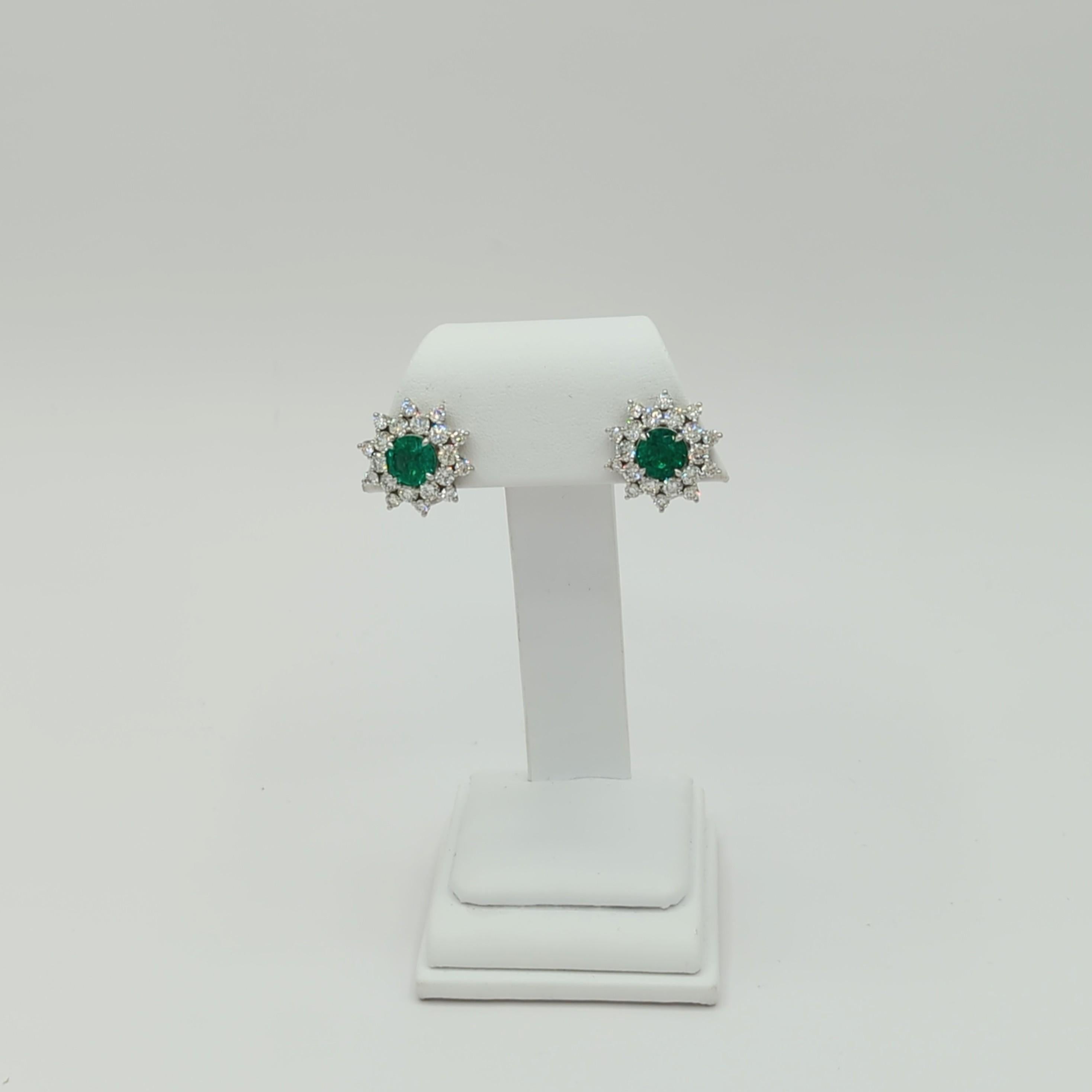 Emerald and White Diamond Cluster Earrings in Platinum In New Condition For Sale In Los Angeles, CA