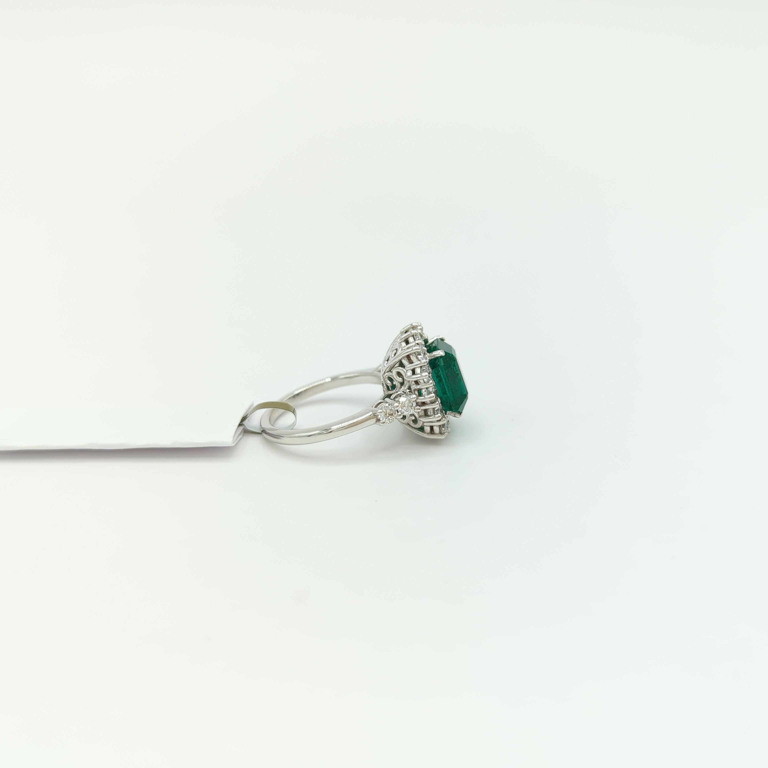 Emerald and White Diamond Cocktail Ring in 18K White Gold For Sale 5