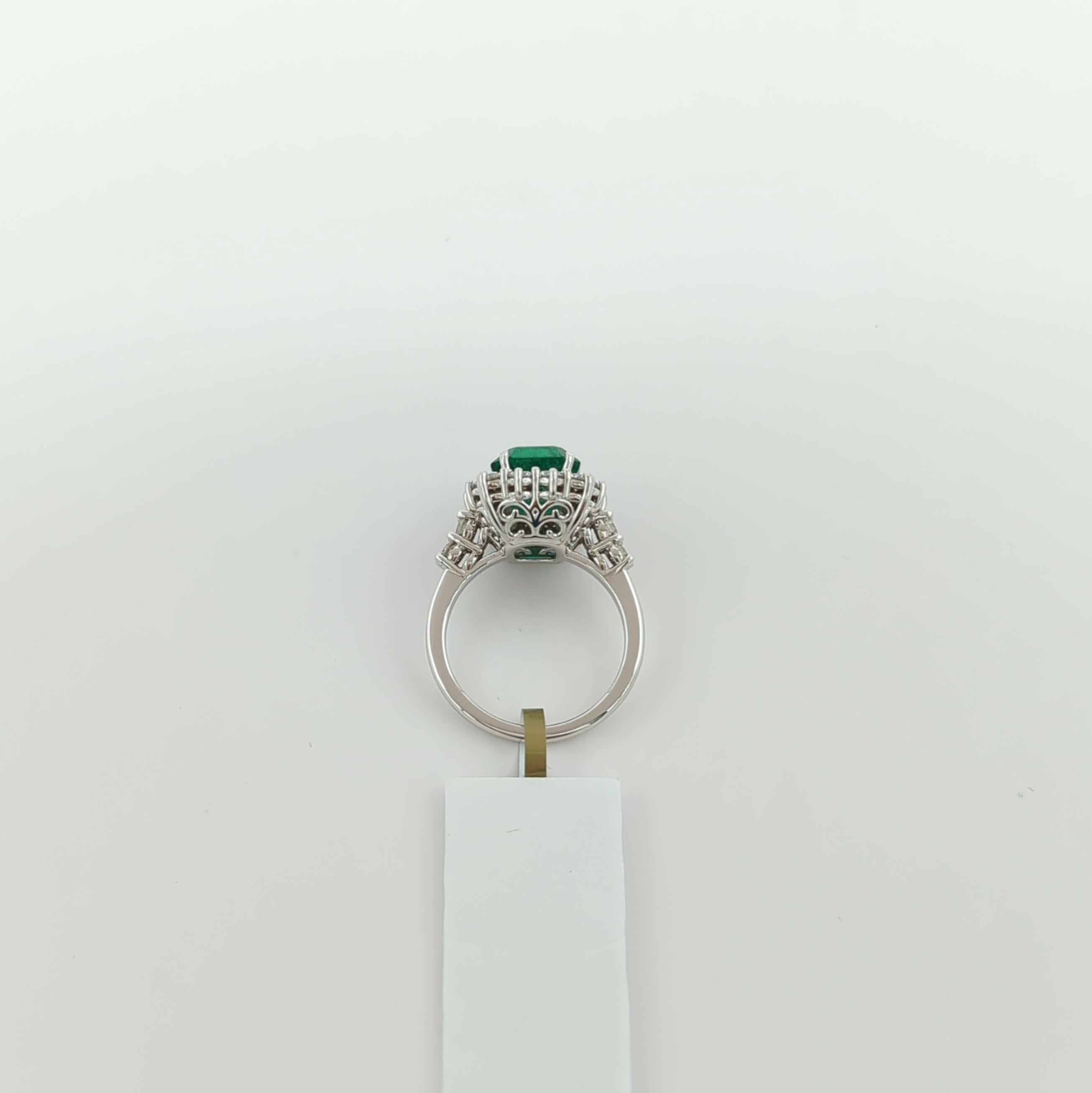 Emerald and White Diamond Cocktail Ring in 18K White Gold For Sale 6