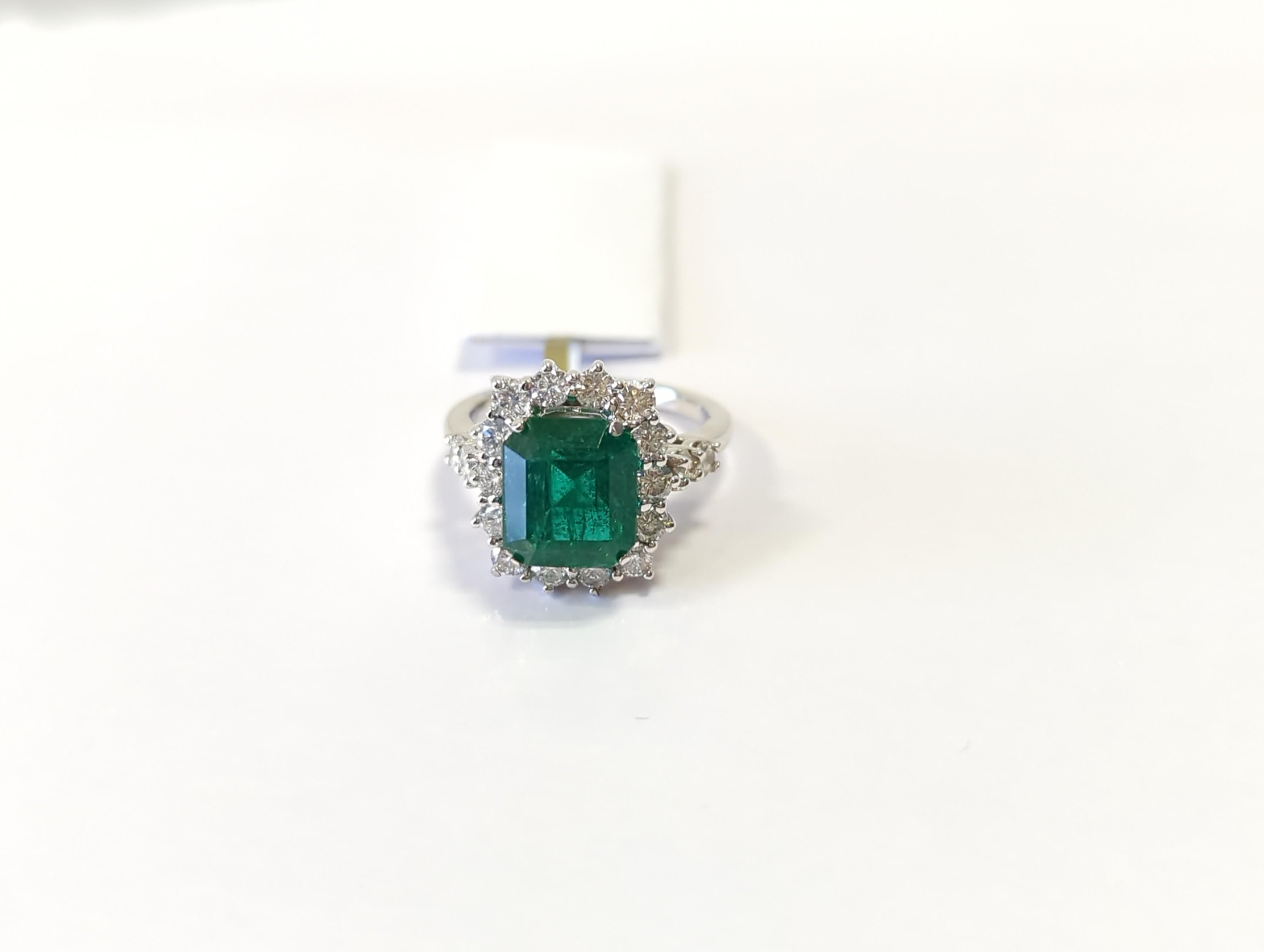 Emerald and White Diamond Cocktail Ring in 18K White Gold For Sale 2