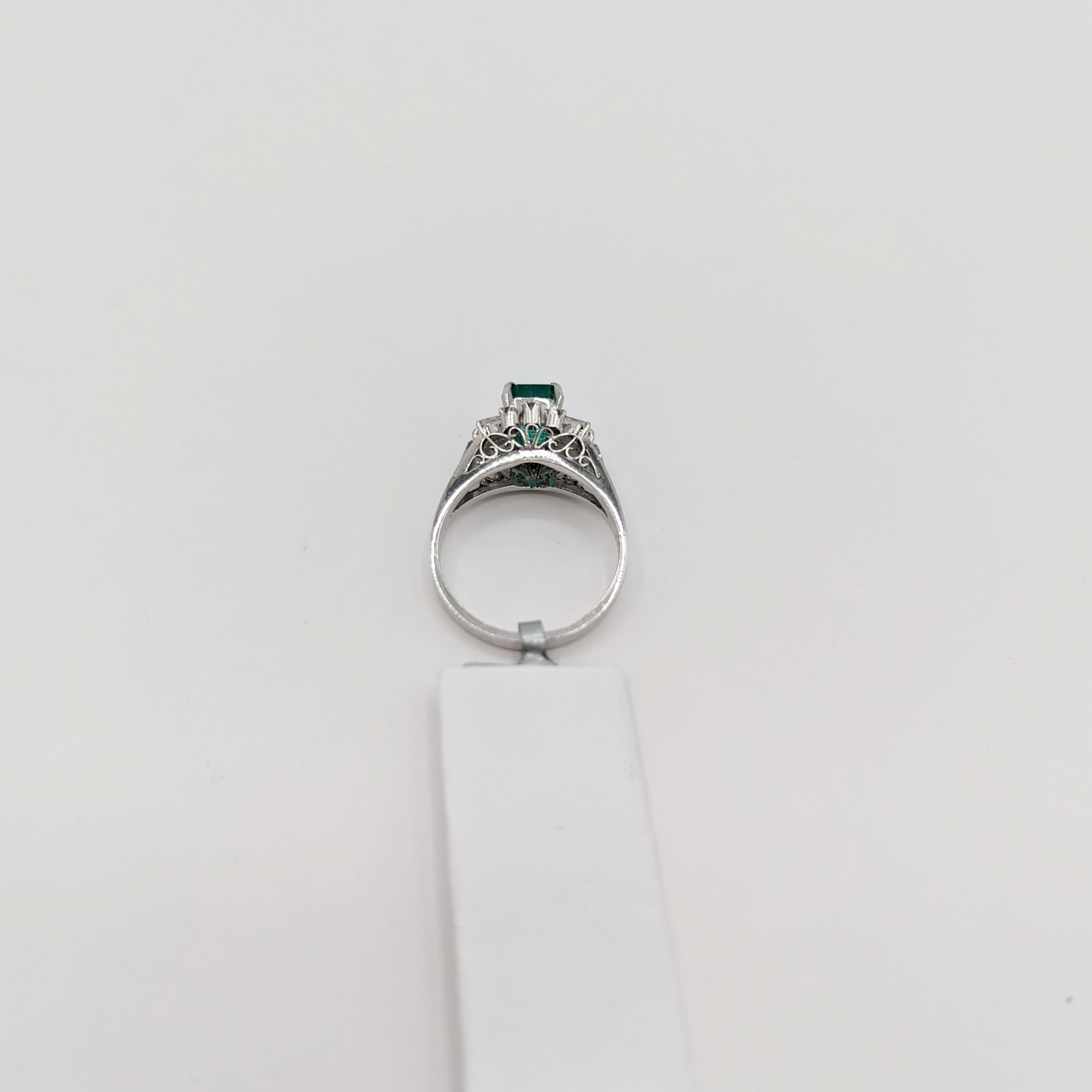 Emerald and White Diamond Cocktail Ring in Platinum In New Condition For Sale In Los Angeles, CA