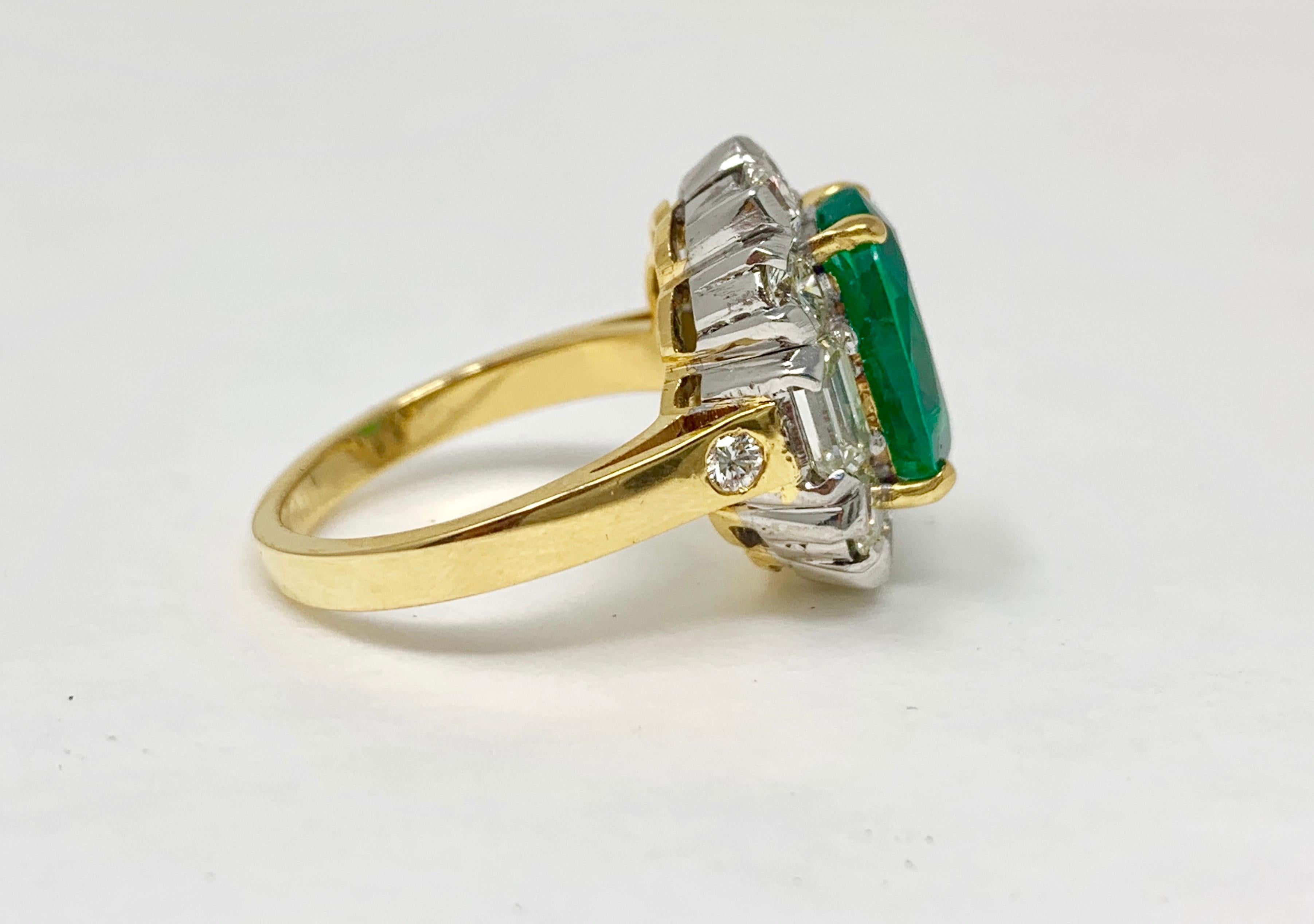 Women's or Men's Emerald and White Diamond Engagement Ring in 18 Karat Yellow Gold
