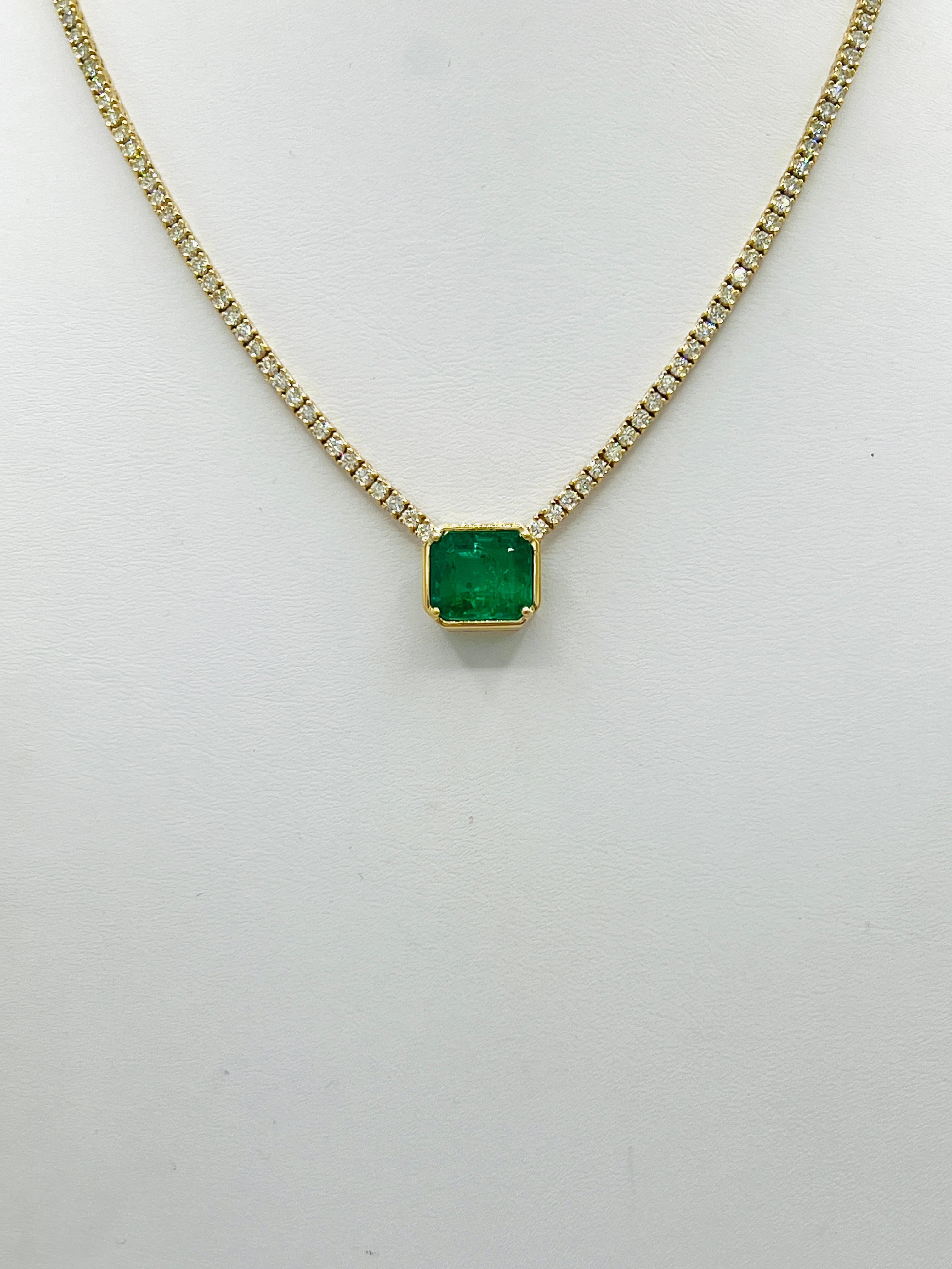 Women's or Men's Emerald and White Diamond Necklace in 14K Yellow Gold For Sale