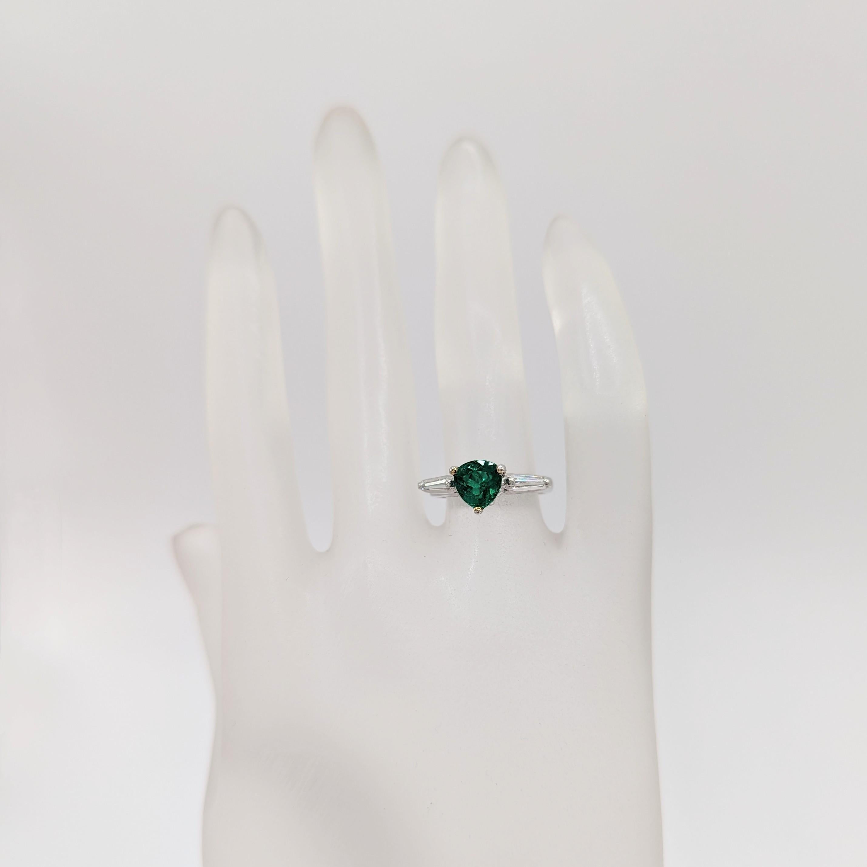 Emerald and White Diamond Ring in 14K White Gold & Platinum In New Condition For Sale In Los Angeles, CA