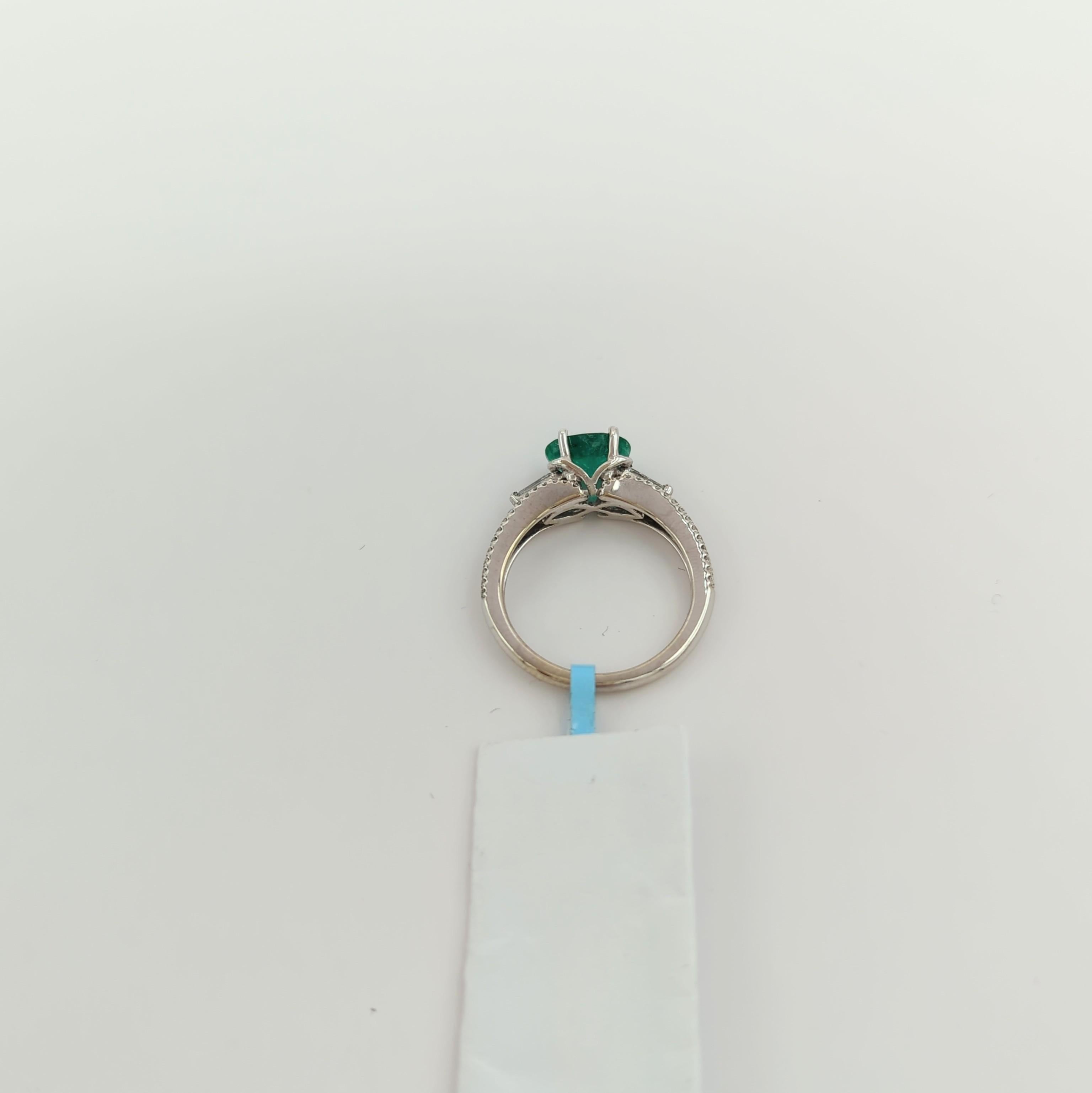 Emerald and White Diamond Ring in 18K White Gold For Sale 2