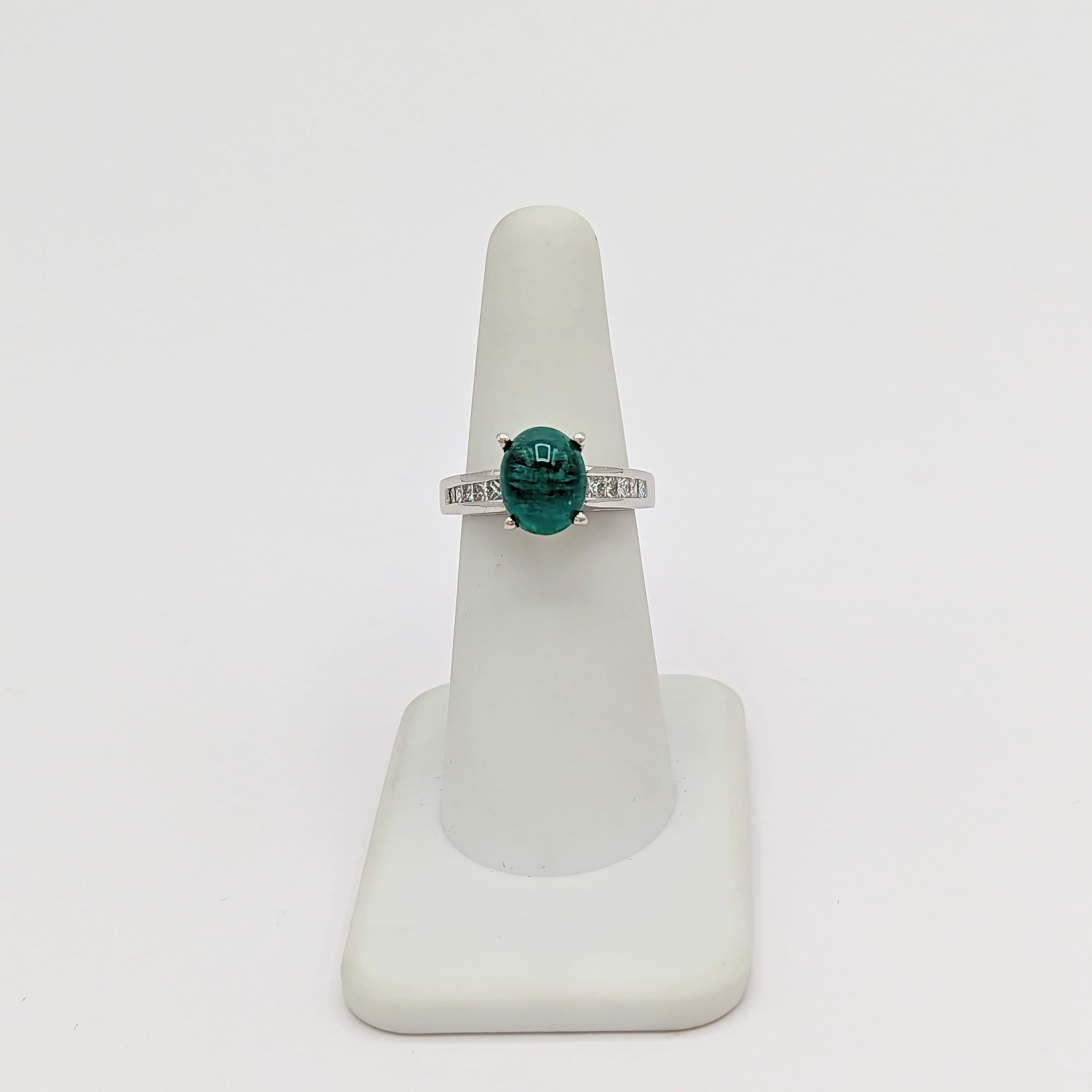 Emerald and White Diamond Ring in Platinum In New Condition For Sale In Los Angeles, CA