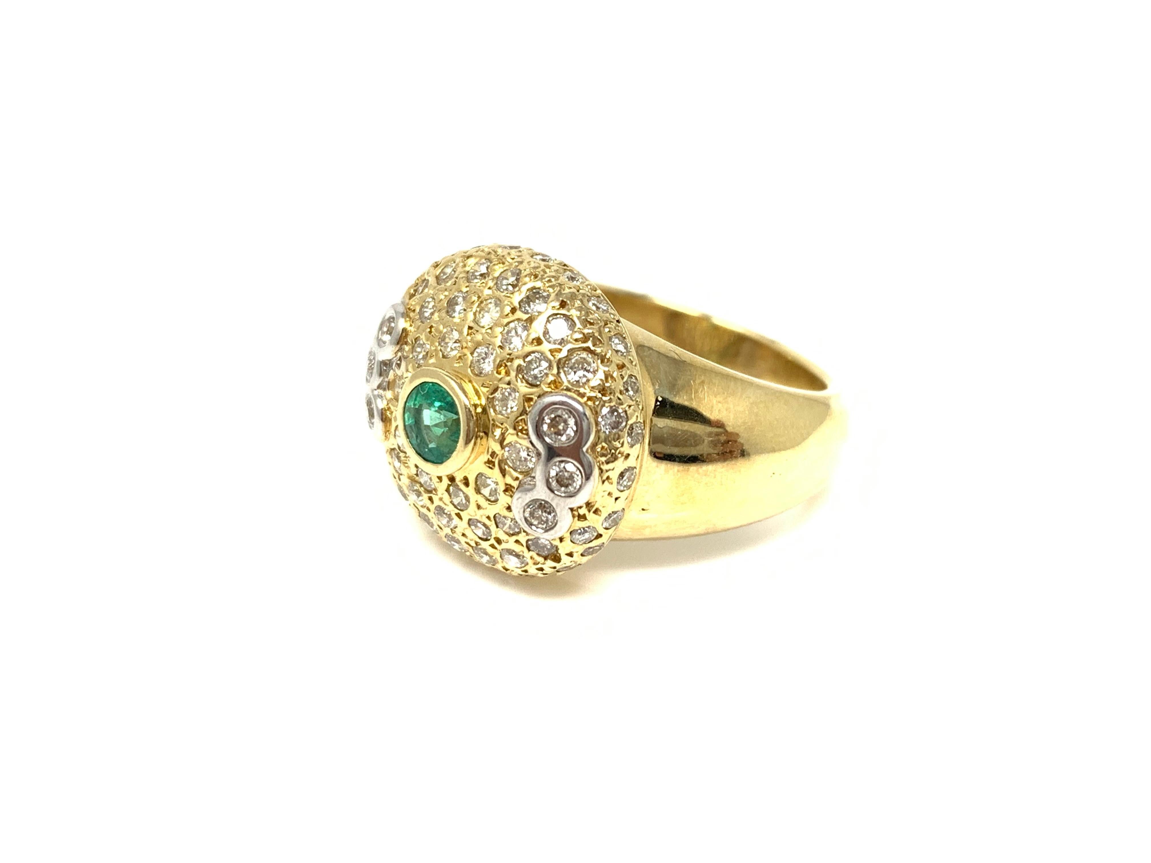 Contemporary Emerald and White Diamond Ring in Yellow Gold For Sale