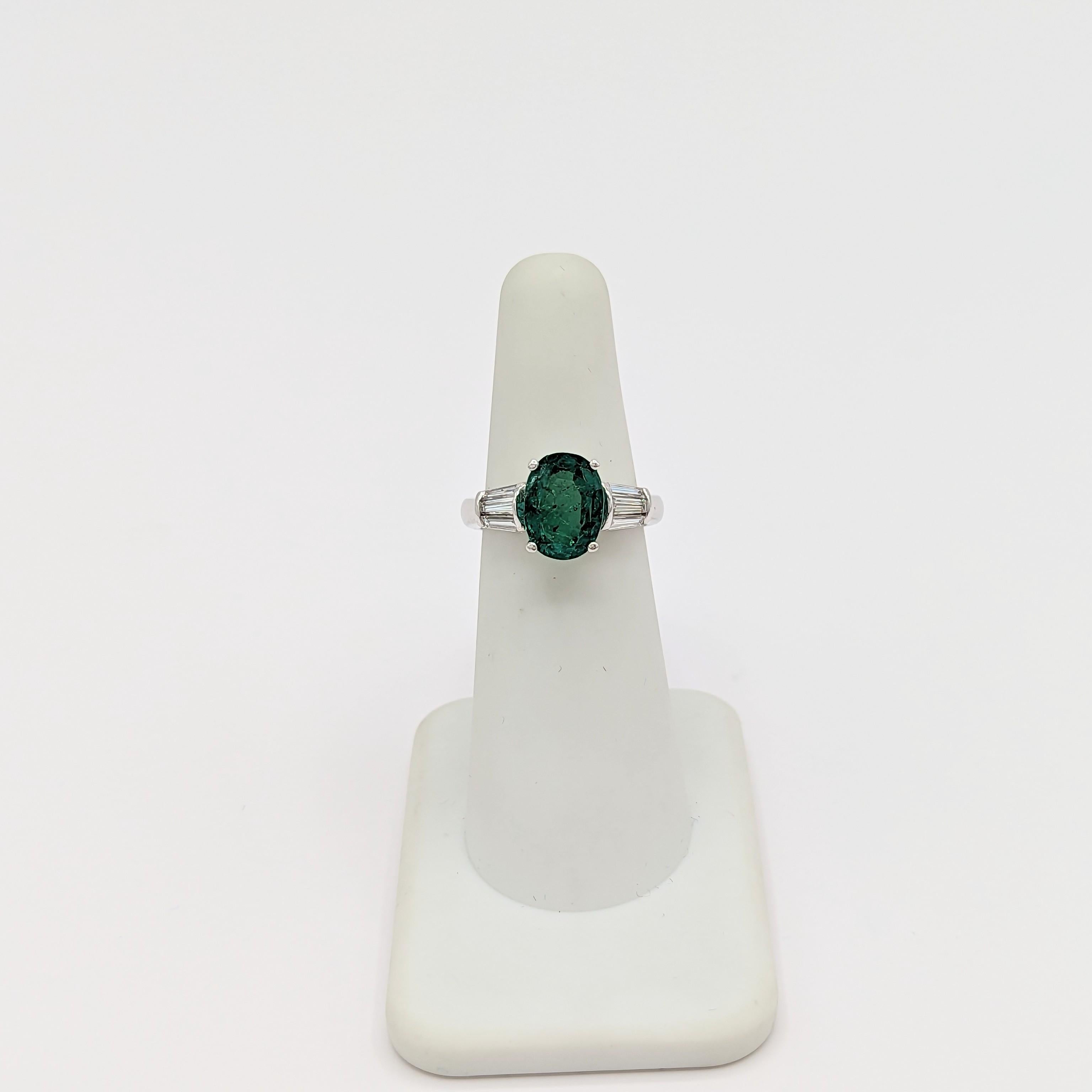 Emerald and White Diamond Three Stone Ring in 18K White Gold In New Condition For Sale In Los Angeles, CA