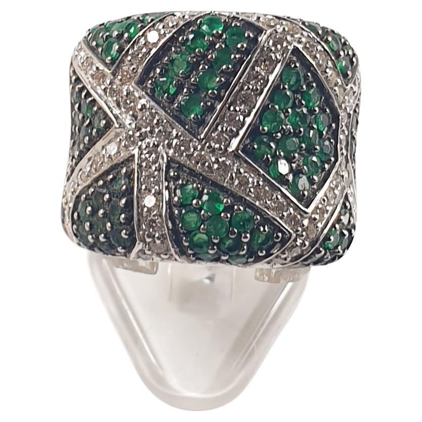 Emerald and White Diamonds in Chessboard Design in 18 Karat White Gold Ring
Irama Pradera is a Young designer from Spain that searches always for the best gems and combines classic with contemporary mounting and styles.
These collection is inspired