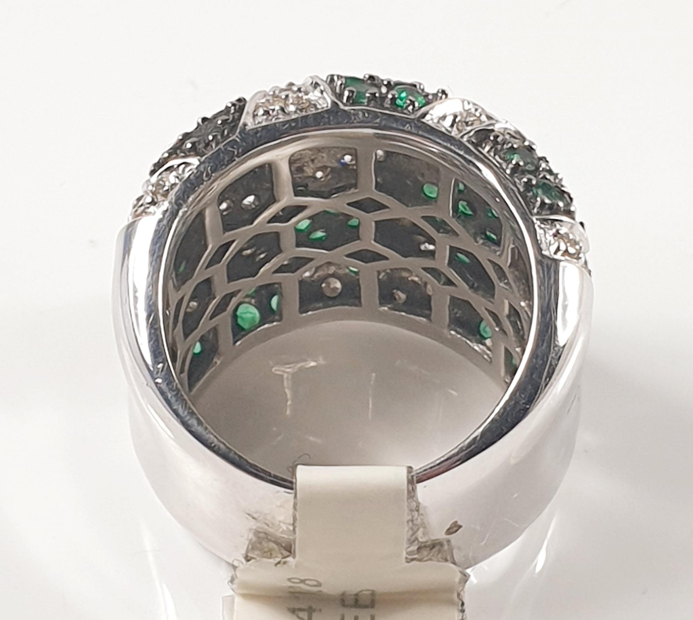 Neoclassical Emerald and White Diamonds in Chessboard Design in 18 Karat White Gold Ring For Sale