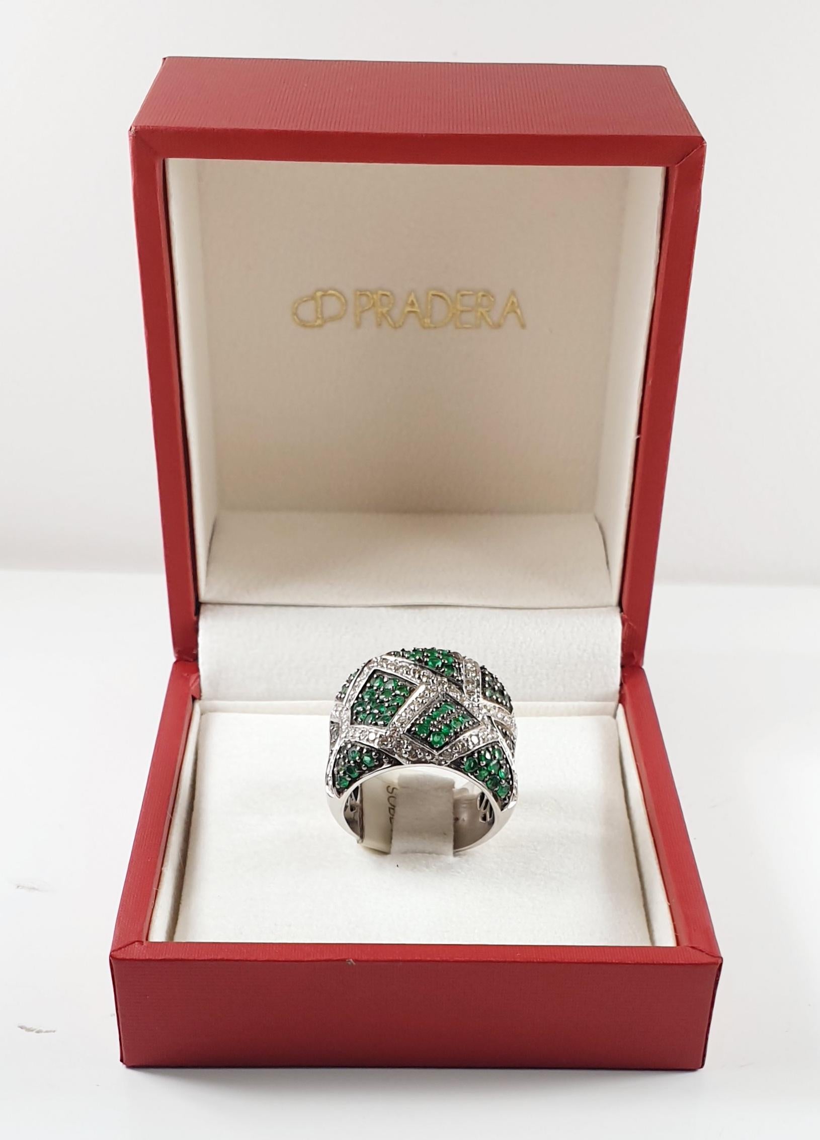 Emerald and White Diamonds in Chessboard Design in 18 Karat White Gold Ring For Sale 1