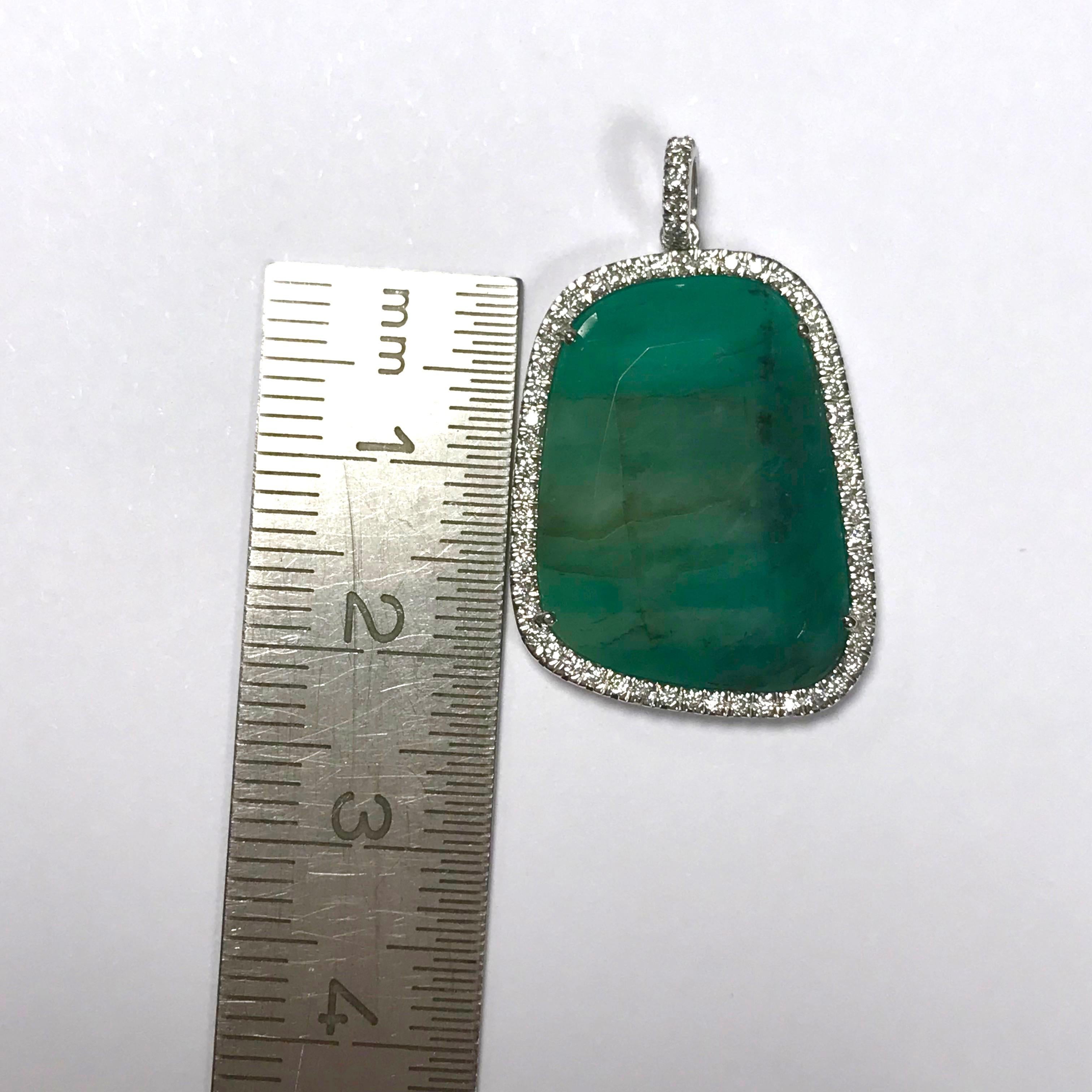Discover this Emerald and White Diamonds on White Gold 18 Karat Pendant.
Emerald 11.78K
64 White Diamonds Form B 0.34K Color G
White Gold 18K  