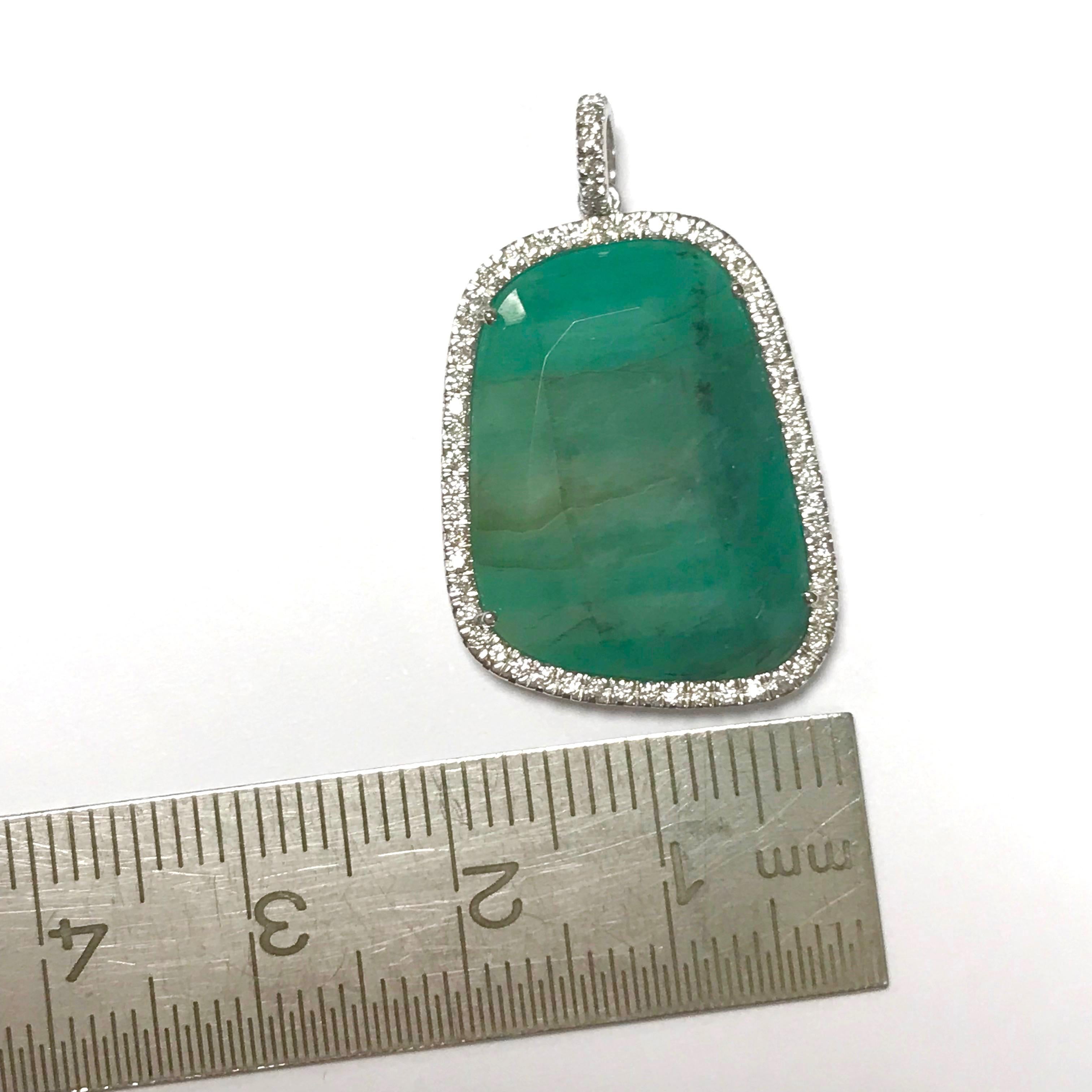 Emerald and White Diamonds on White Gold 18 Karat Pendant In New Condition In Vannes, FR