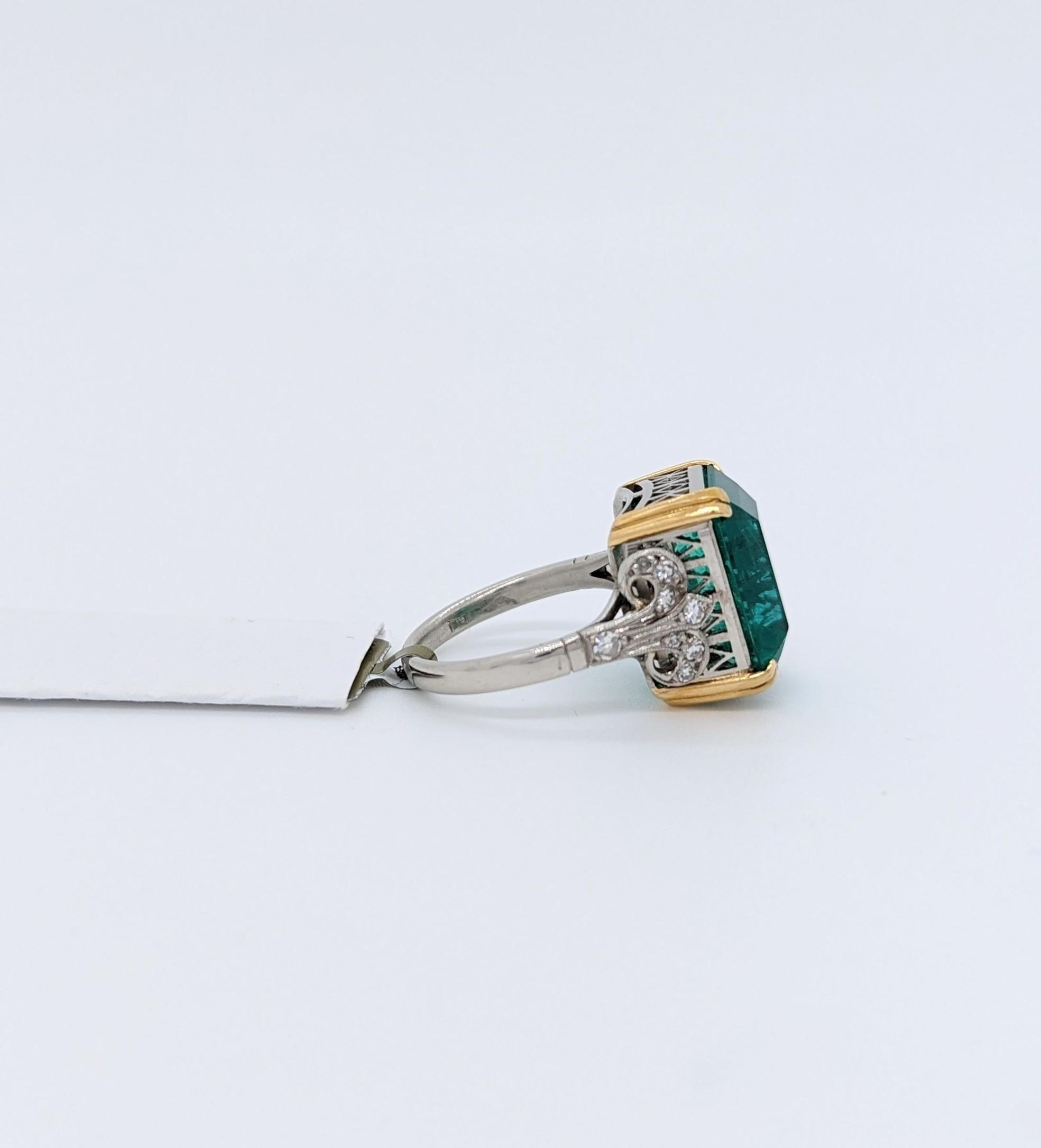 Emerald and White Rose Cut Diamond Cocktail Ring in Platinum & 18K Yellow Gold In New Condition For Sale In Los Angeles, CA